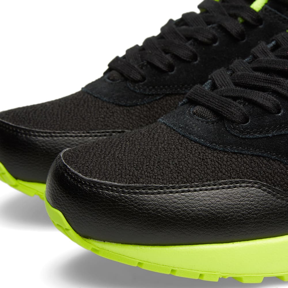 nike air max plus black volt