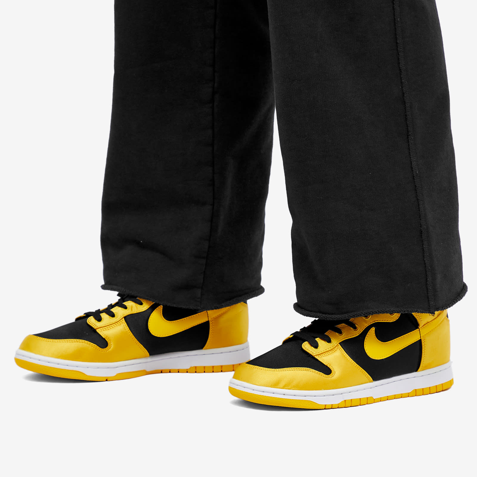 nike dunk high maize on feet