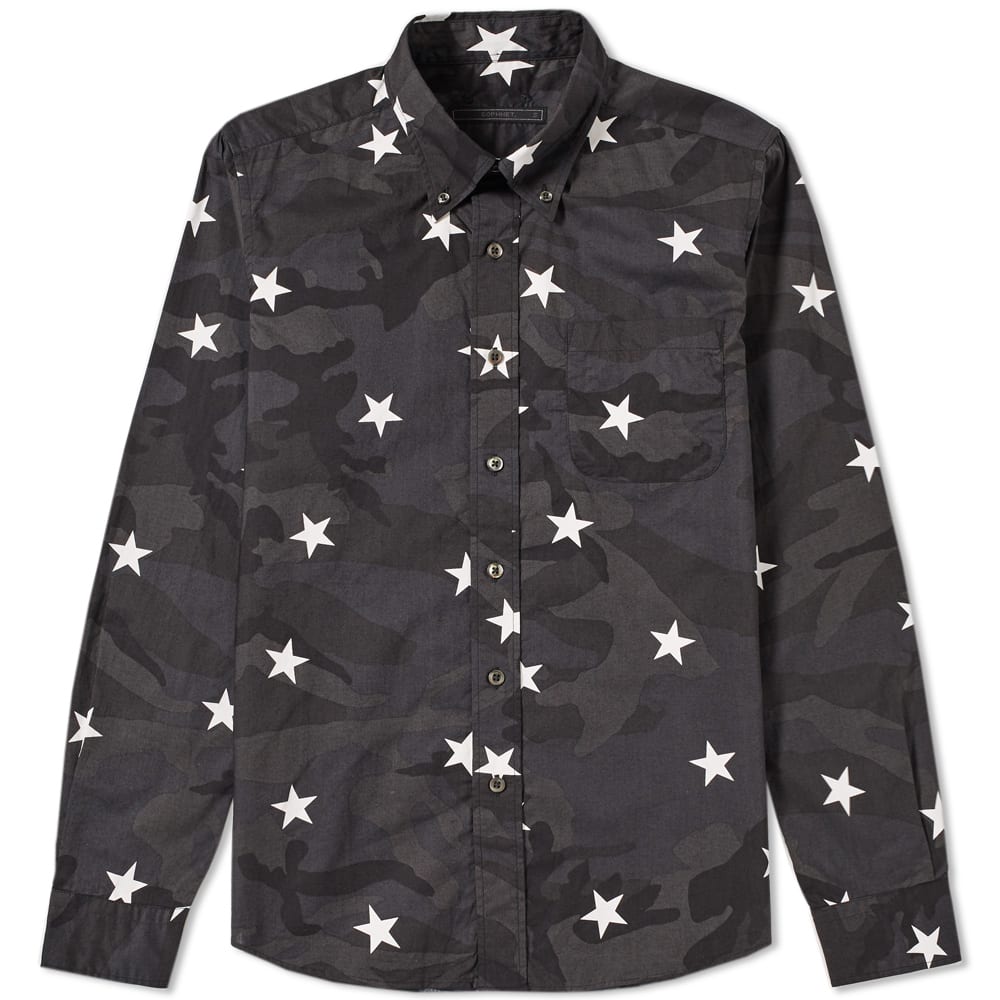 Japanese designers have long held an affinity for American inspirations and Western influence; SOPHNET. deliver just that in their bold pattern blocking. On a quest to produce functional clothing that can be worn daily, the label take an overt focus on the American flag with their star and stripe covered pieces. Adding their signature aesthetic onto a button down shirt, the body is patterned in an original camouflage, imprinted with the start overprint for a unique touch.

100% Cotton
Camouflage & Star Pattern
Button Down Collar
Chest Pocket
Scorpion Logo Embroidery