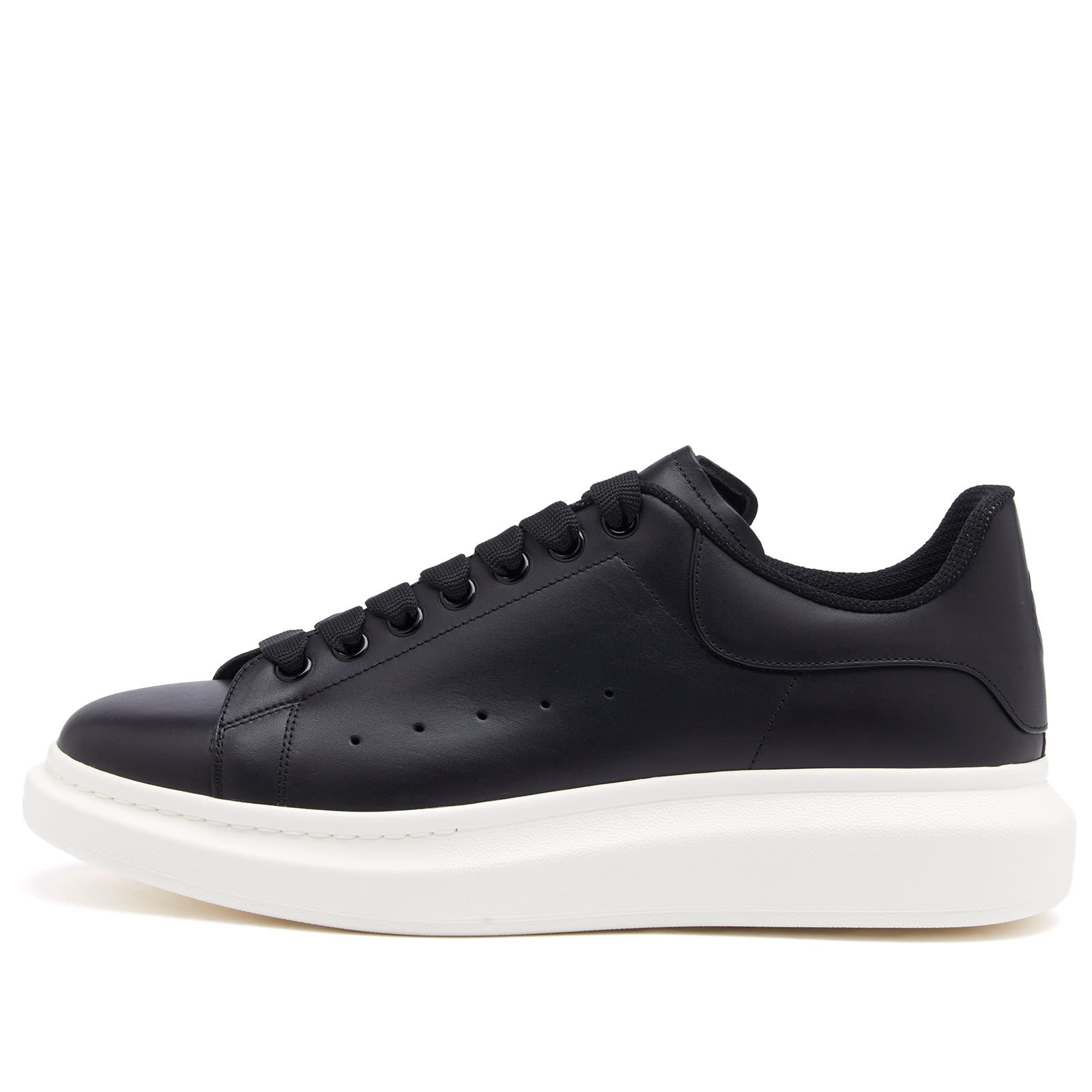 ALEXANDER MCQUEEN|SNEAKERS (807880 WHABB 1000) Alexander McQueen Skull Logo Oversized Sneaker Black | END. (US)