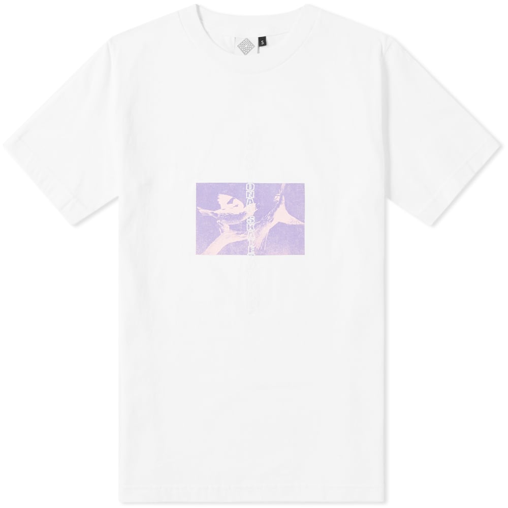 This bright white pure cotton crewneck by The National Skateboard Co. channels the Leeds-based brand’s specific brand of offbeat cool. Printed with a lilac-tone photograph of two birds in flight, it is branded vertically with the street label’s name, offering a great option for layering or wearing alone.


100% Cotton
Ribbed Crewneck
Printed Branding