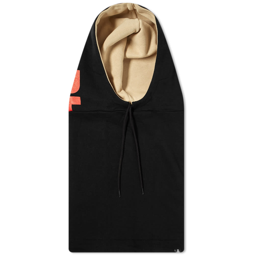 Ready for the colder season, SOPHNET. inject their street-savvy appeal into your winter accessory rotation with this hood neck warmer. Expertly made in Japan, it boasts a cotton-rich construction that can be reversed to reveal a beige side for a different look. Finished with two drawstrings, simply adjust to your preference for the perfect fit. 

100% Cotton
Reversible
Adjustable Drawstrings 
Printed Branding
Made in Japan