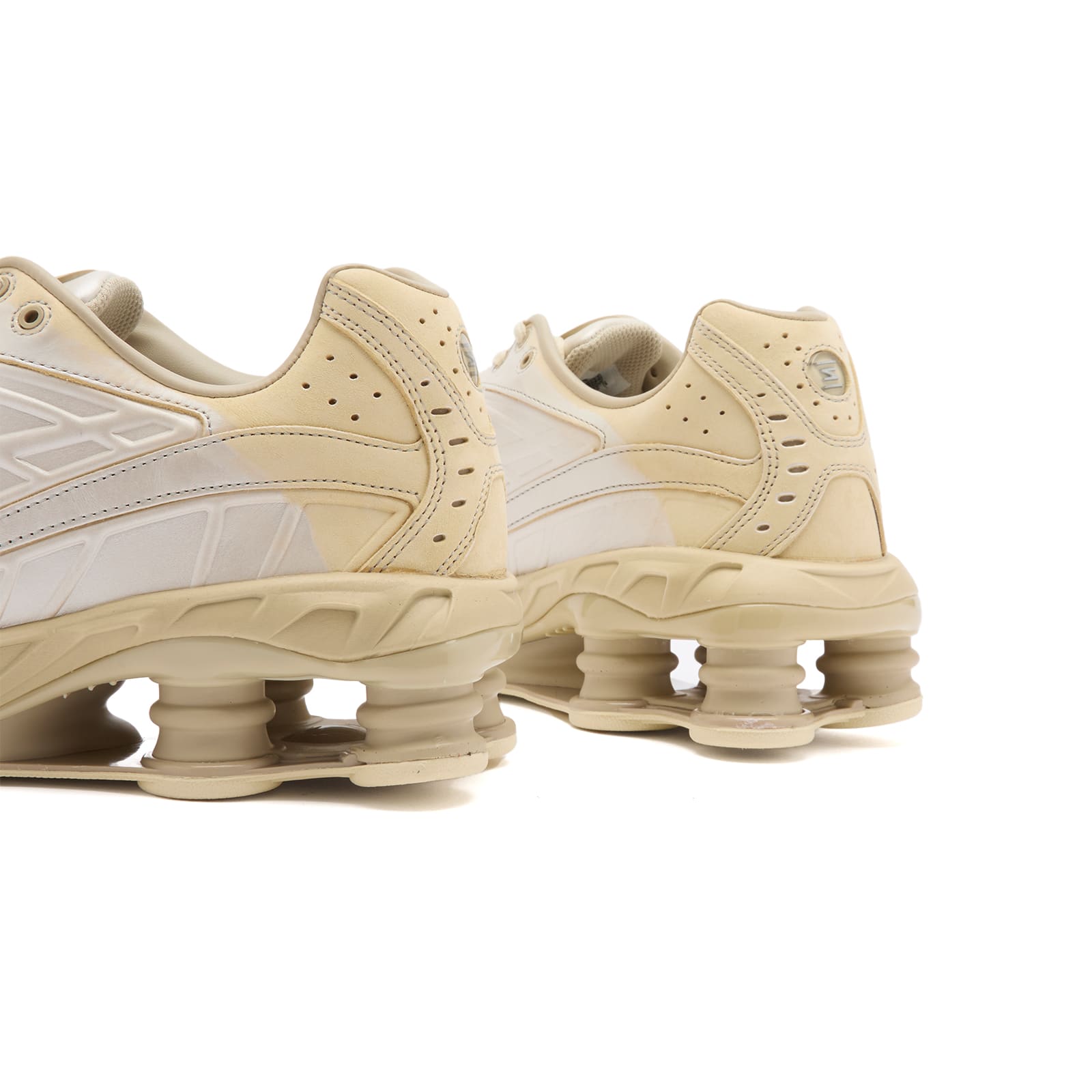 https://media.endclothing.com/media/catalog/product/2/6/26-06-2025-JC_IH3653-095_4_1.jpg