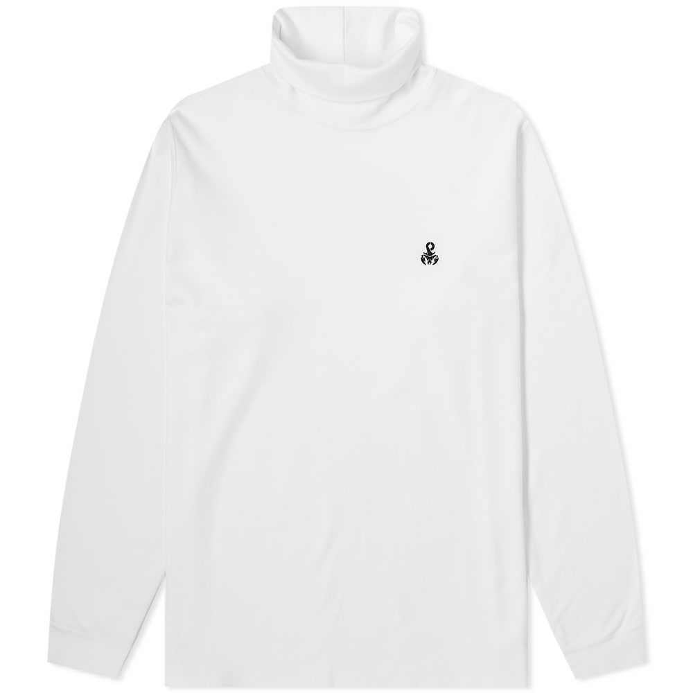Detailed with the brand’s instantly recognisable scorpion motif embroidered at the chest, SOPHNET.’s classic long-sleeved tee comes with a high neck this season, perfect to wear alone or under your favourite sweater. Shown in a crisp white colourway and secured with ribbed detailing at the neck and cuffs, the tee promises ultimate comfort with every wear and is sure to slot seamlessly into your casual rotation.   100% Cotton High Neck Embroidered Scorpion Woven Brand Patch Ribbed Trims Made in Japan