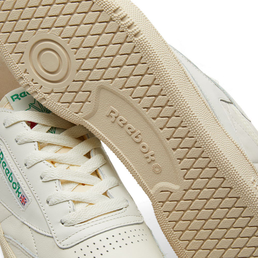 Reebok Club C 85 Vintage W Chalk, Green & Red END. Reebok Club C 85 Vintage W Chalk, Green & Red END.