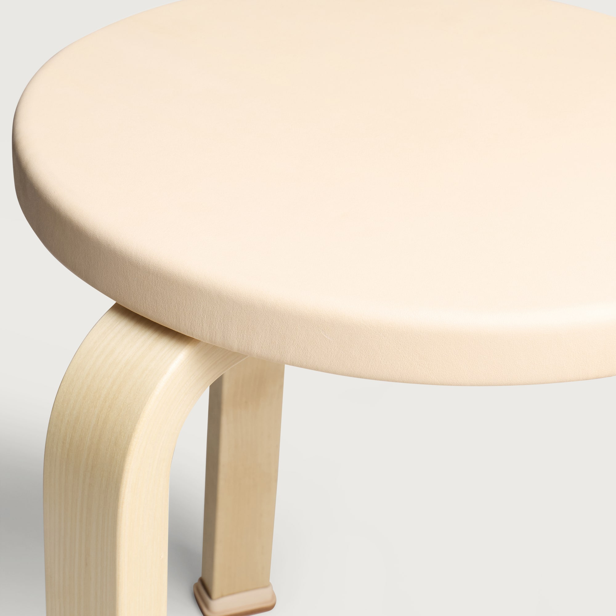 ARTEK x 헨더 스킴 스툴 60