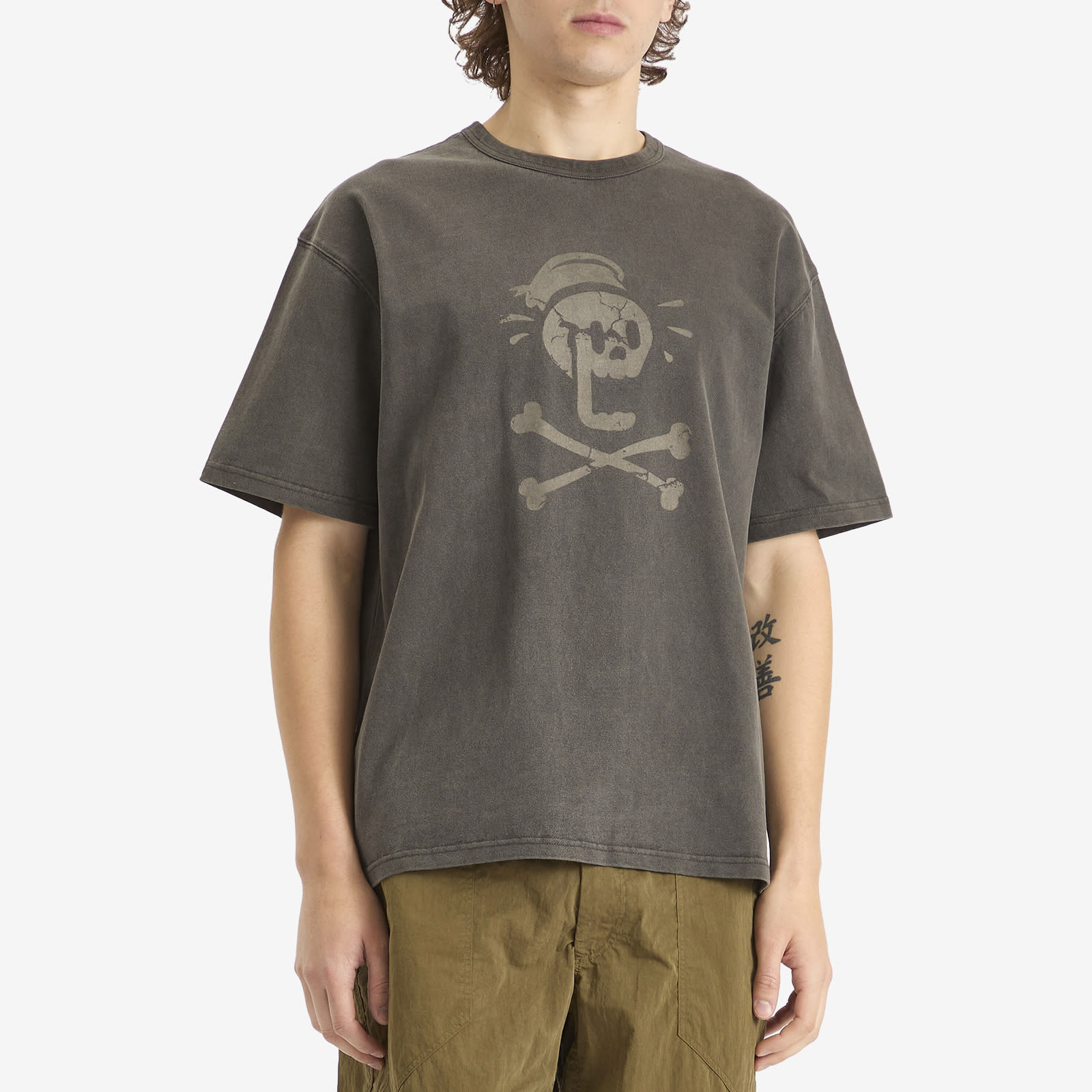 FrizmWORKS Men's Black Flag Pigment Dye T-Shirt Charcoal