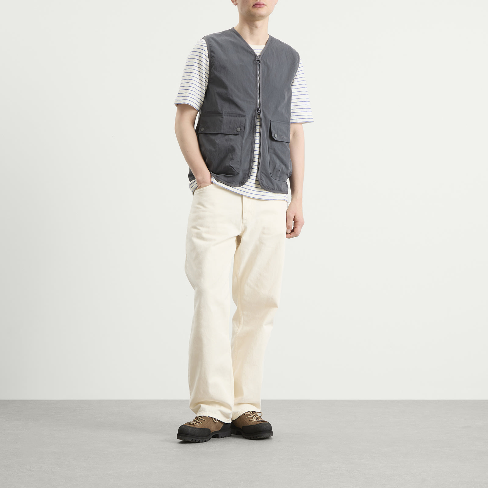https://media.endclothing.com/media/catalog/product/B/R/BR_MGI0316GY71_m8_1.jpg