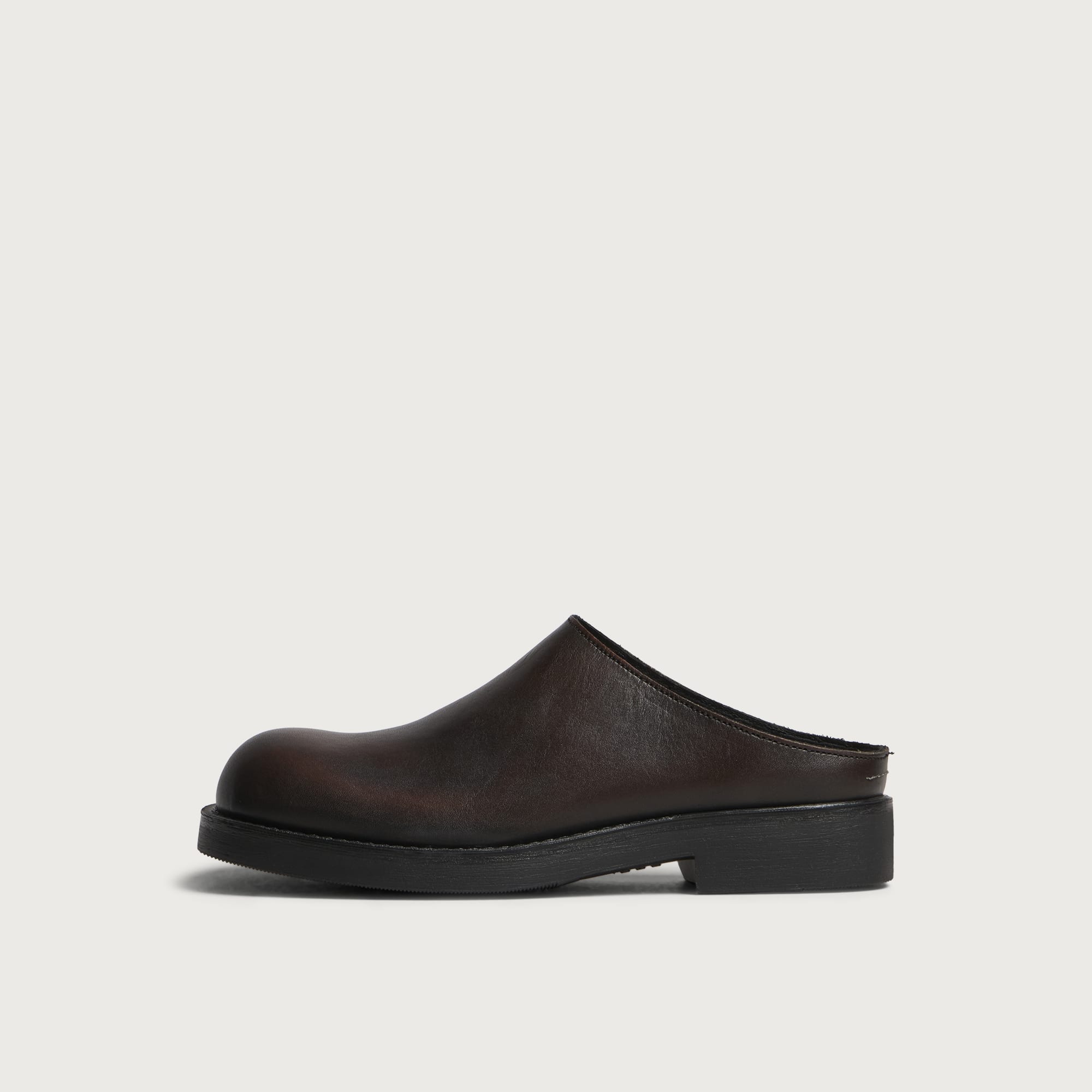 MM6 Maison Margiela Women's Slippers in Cappuccino/Black, Size EU 39
