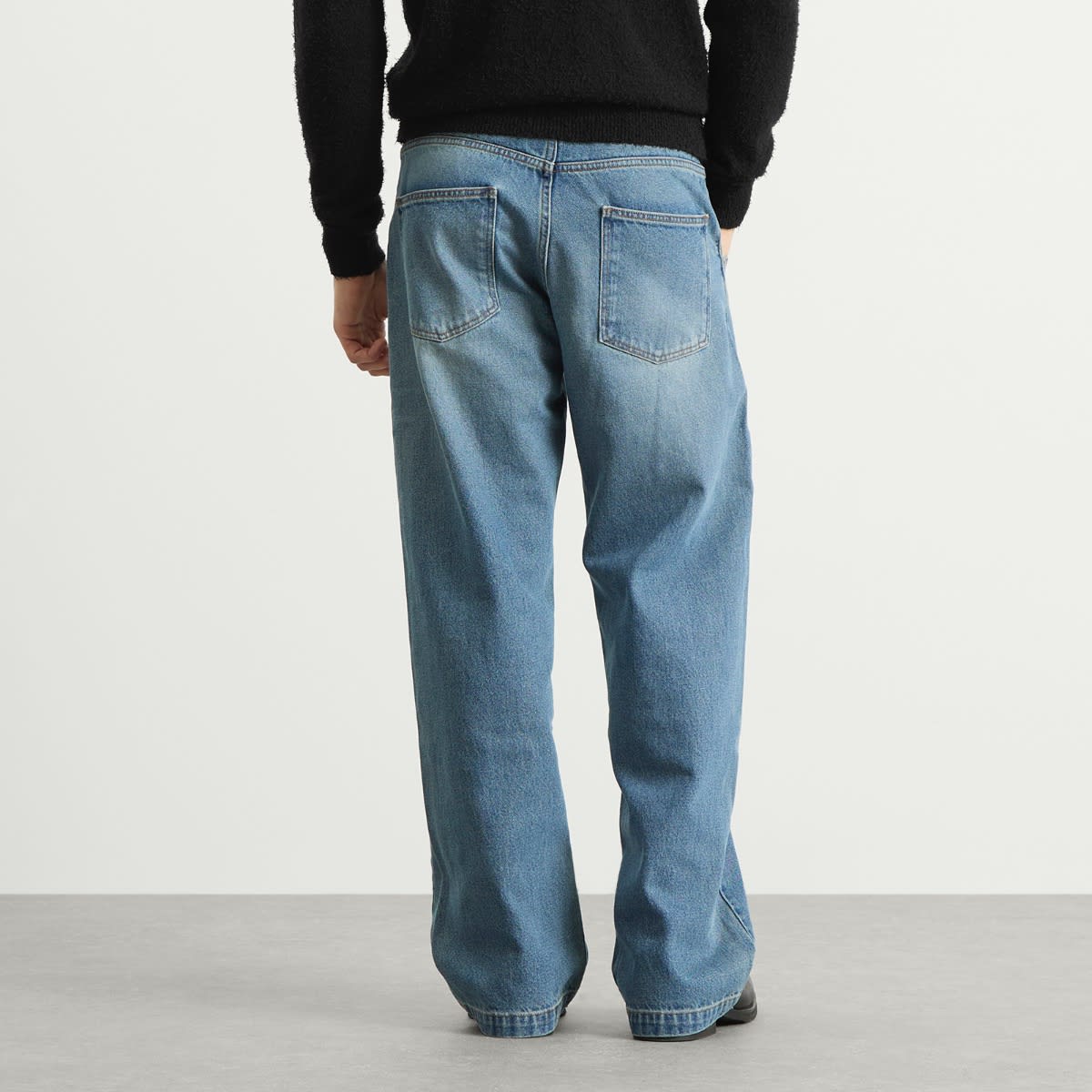 https://media.endclothing.com/media/catalog/product/b/r/br_m325-061_7.jpg