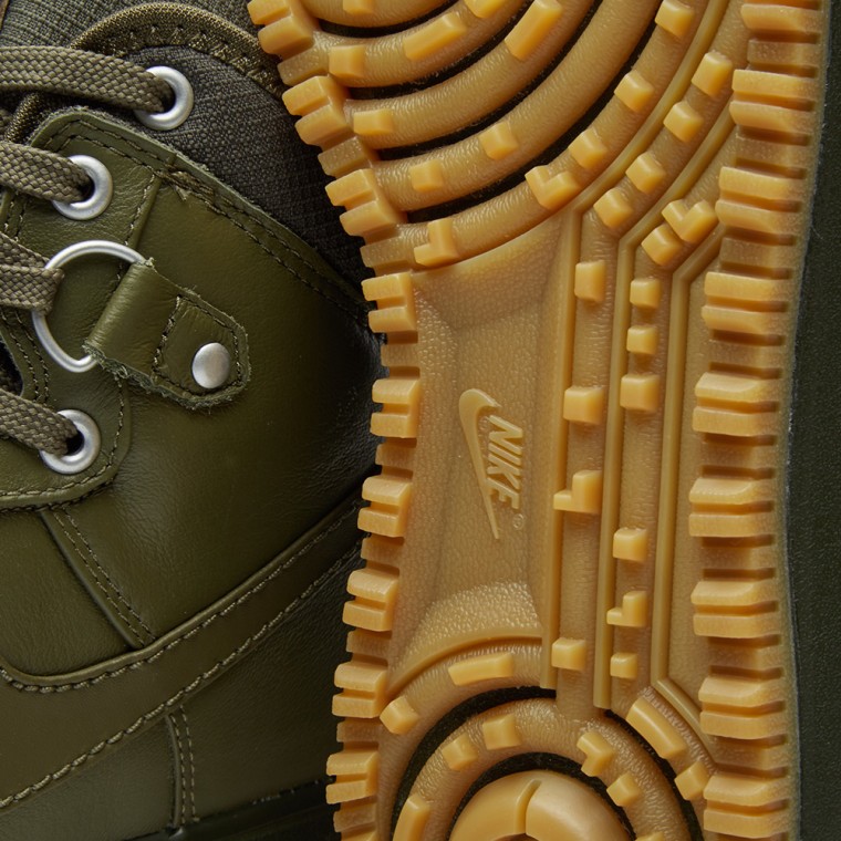 nike duckboot mid