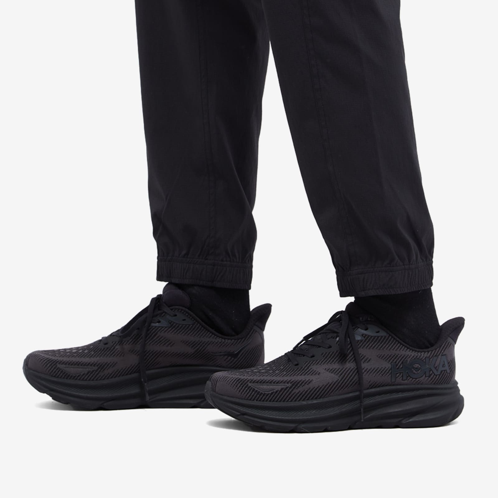 hoka-one-one-clifton-9-black-black-end-ca