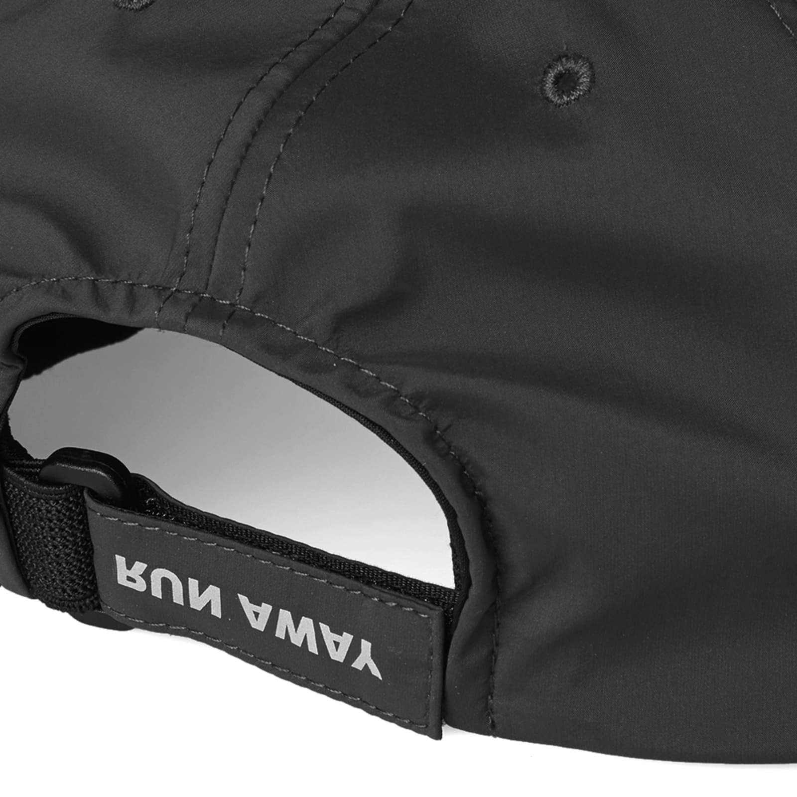 Satisfy Running Cap Black Waterproof END.