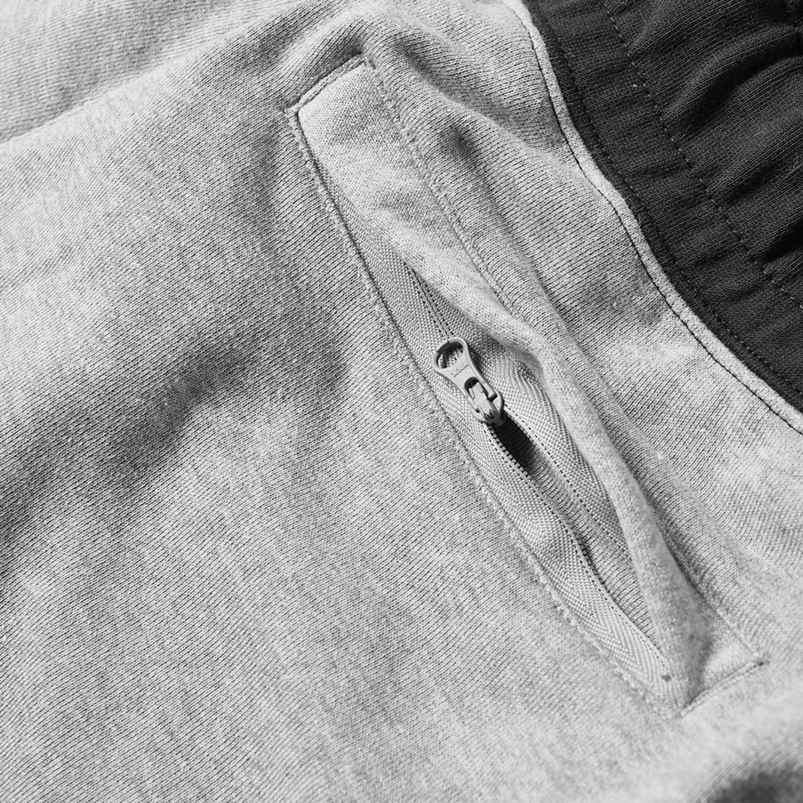 short nike big swoosh