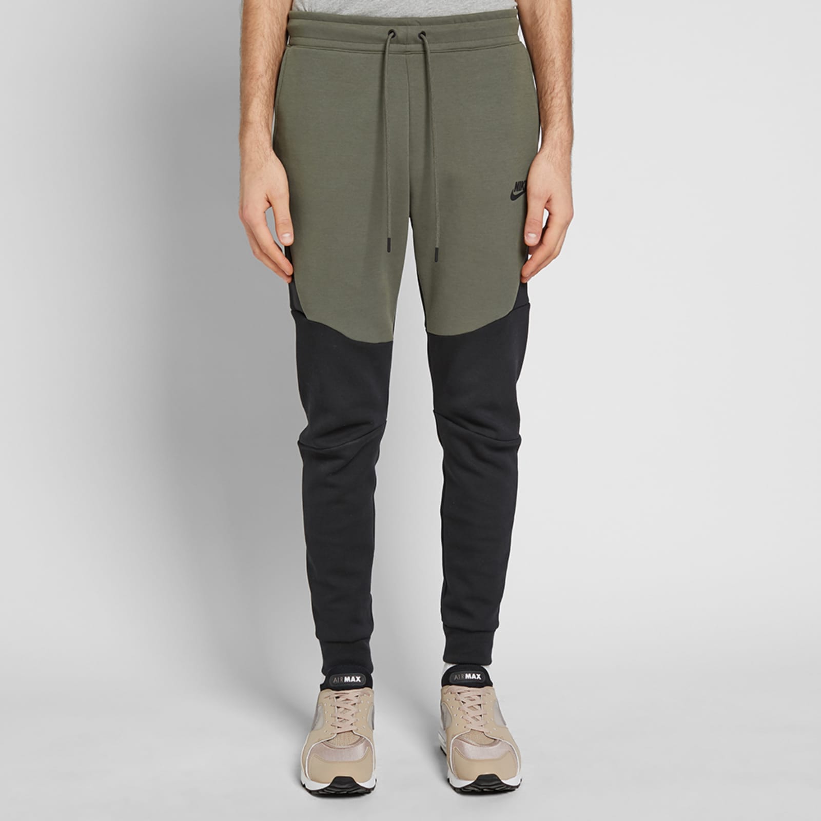 Nike Tech Fleece Jogger - Black & Twilight Marsh