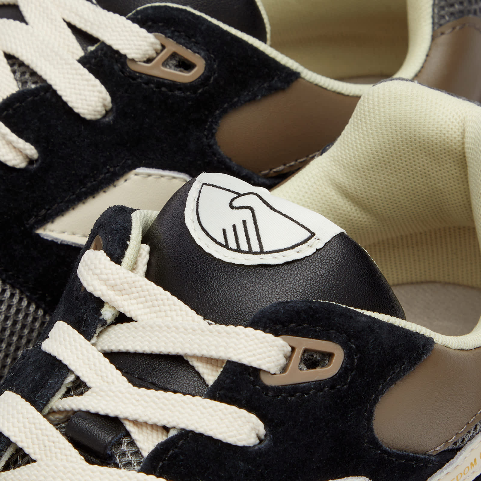 Stepney Workers Club Amiel SStrike Runner Black & Grey END.