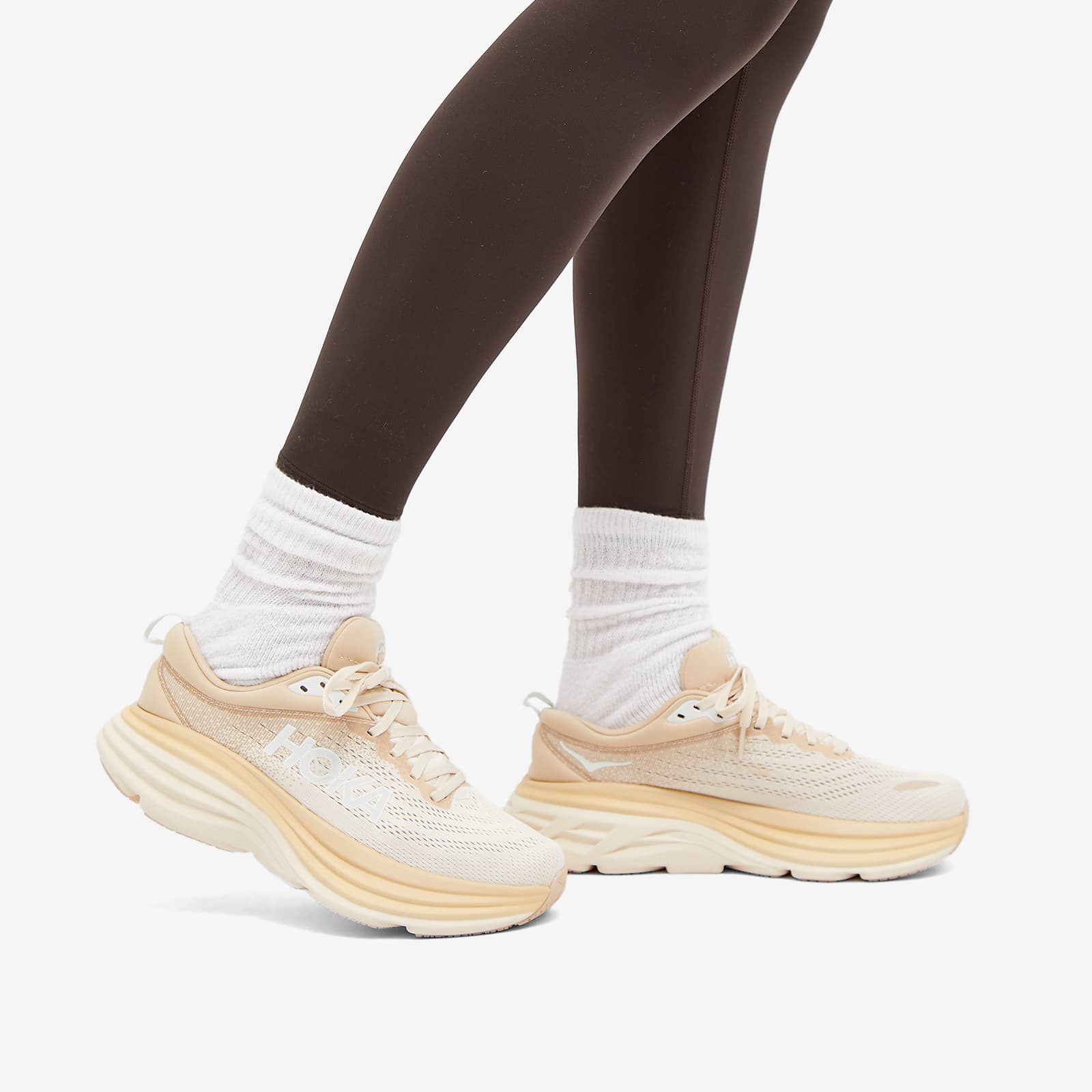 HOKA ONE ONE W Bondi 8 Shifting Sand & Eggnog END. (US)