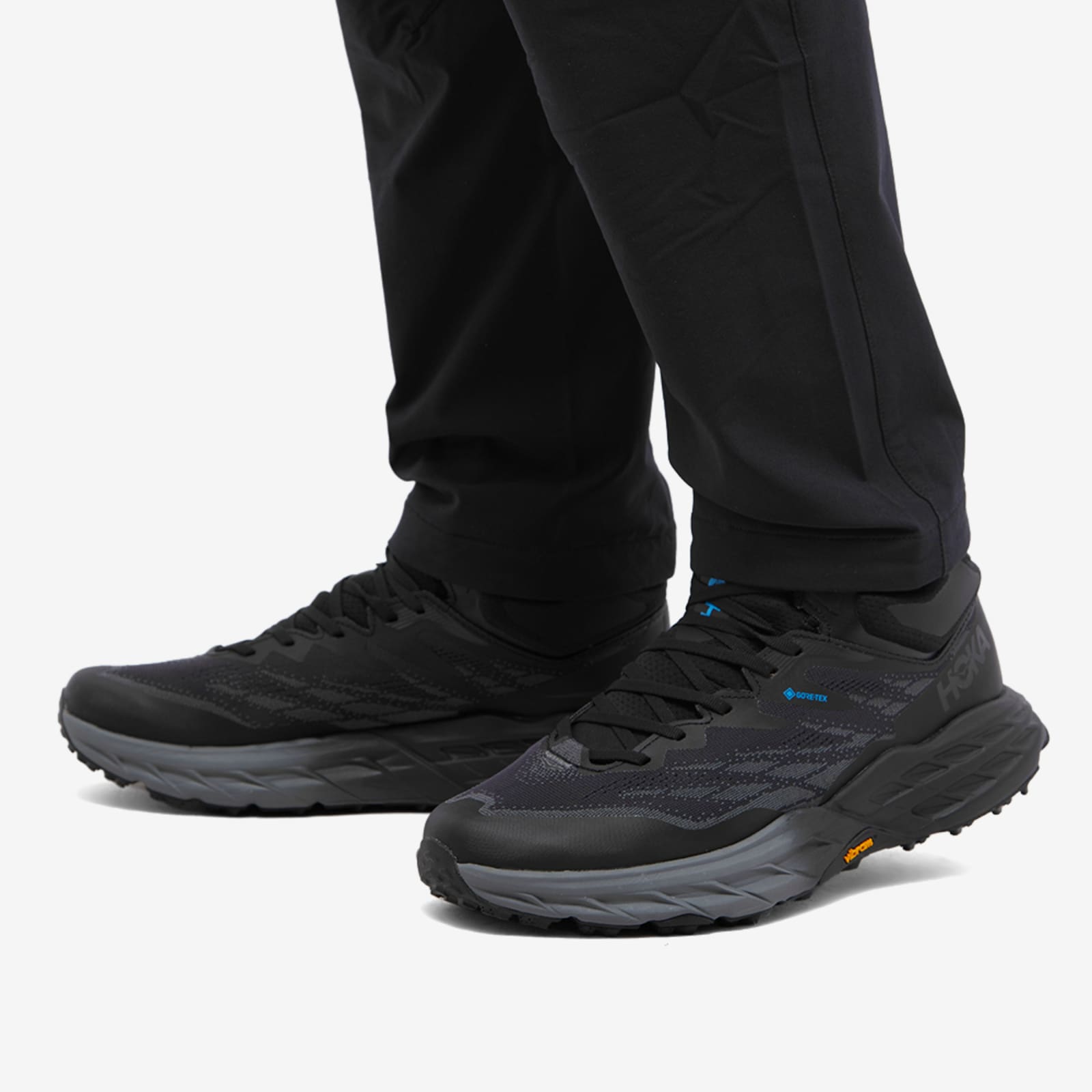 hoka one speedgoat mid