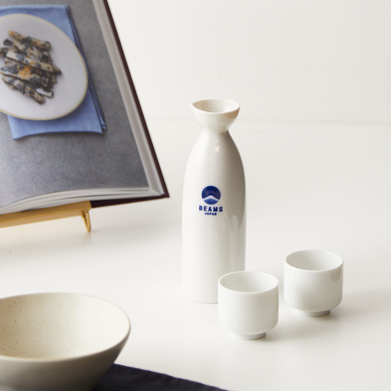 BEAMS JAPAN Sake Bottle & Cup Set White END. (US)