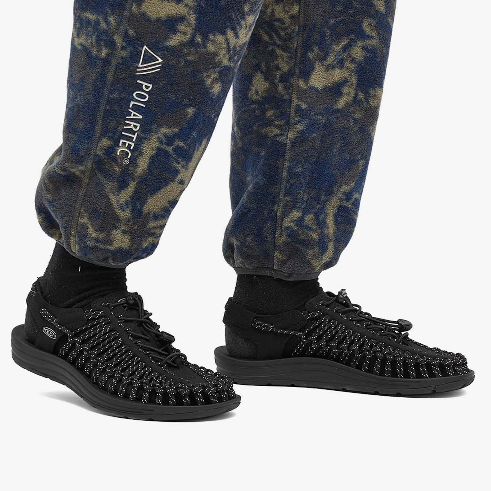 keen uneek black white