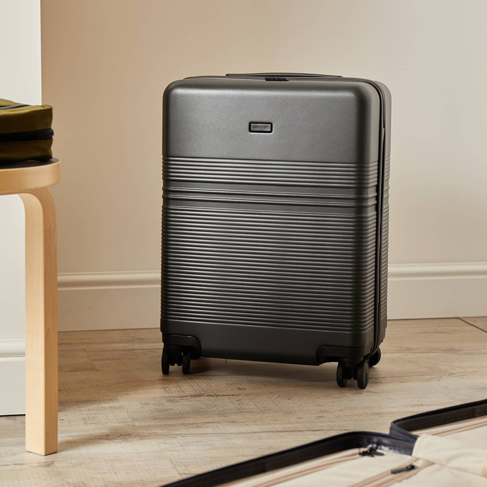 NORTVI Essential Cabin Luggage Rainforest Green END. (NZ)