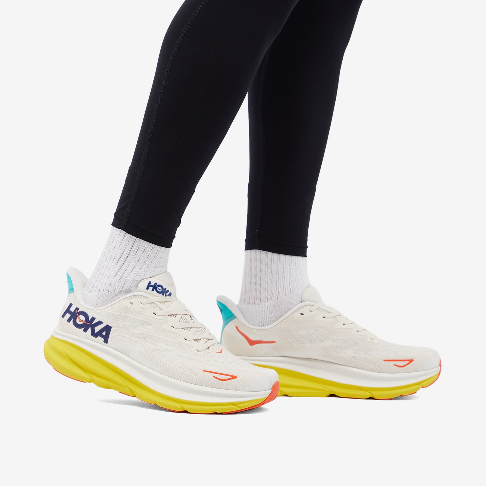 HOKA ONE ONE Clifton 9 Eggnog & Passion Fruit END.