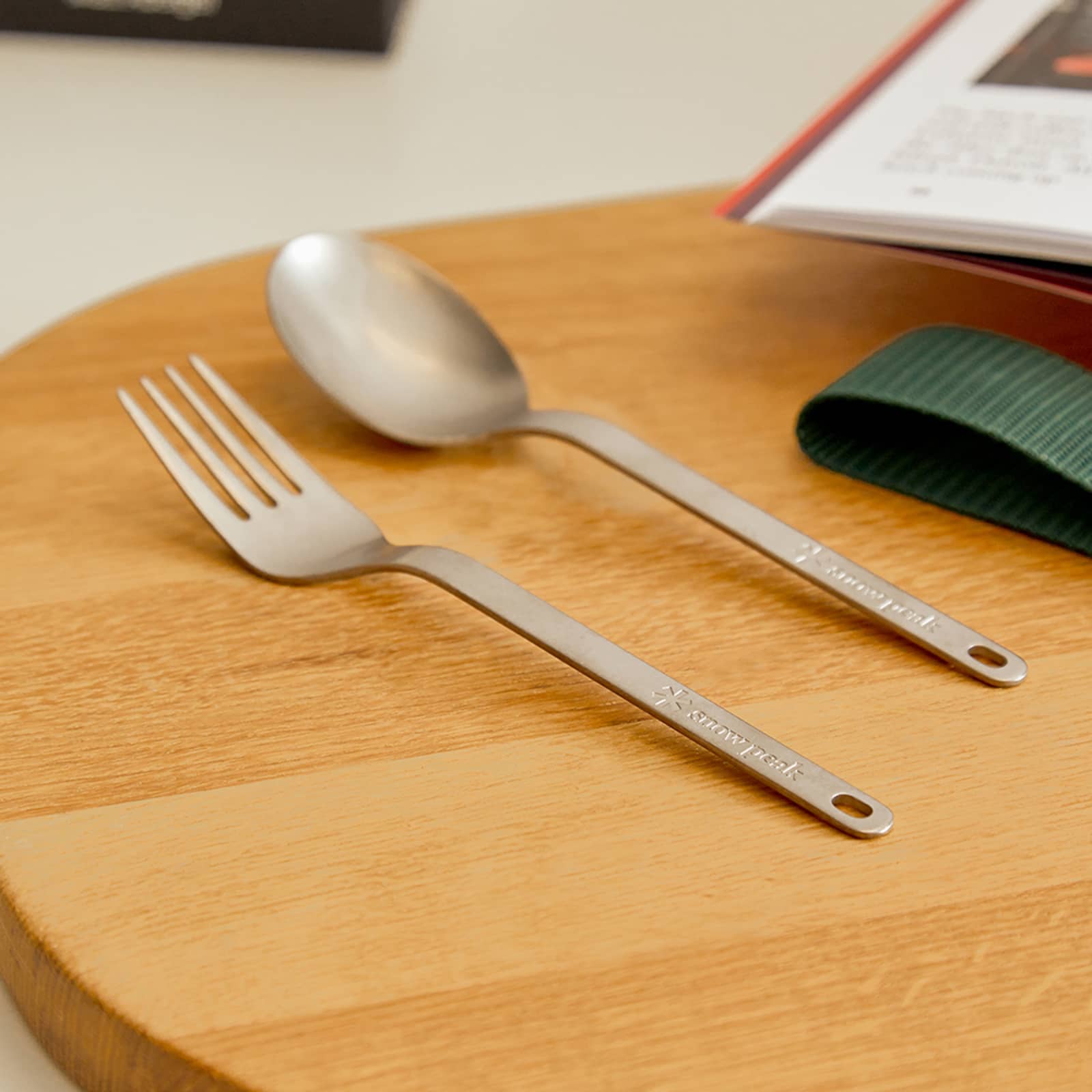 Snow Peak Titanium Fork & Spoon Set Silver & Green END.