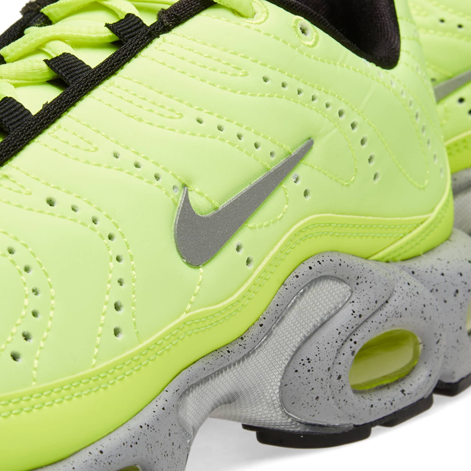 nike air max plus premium volt