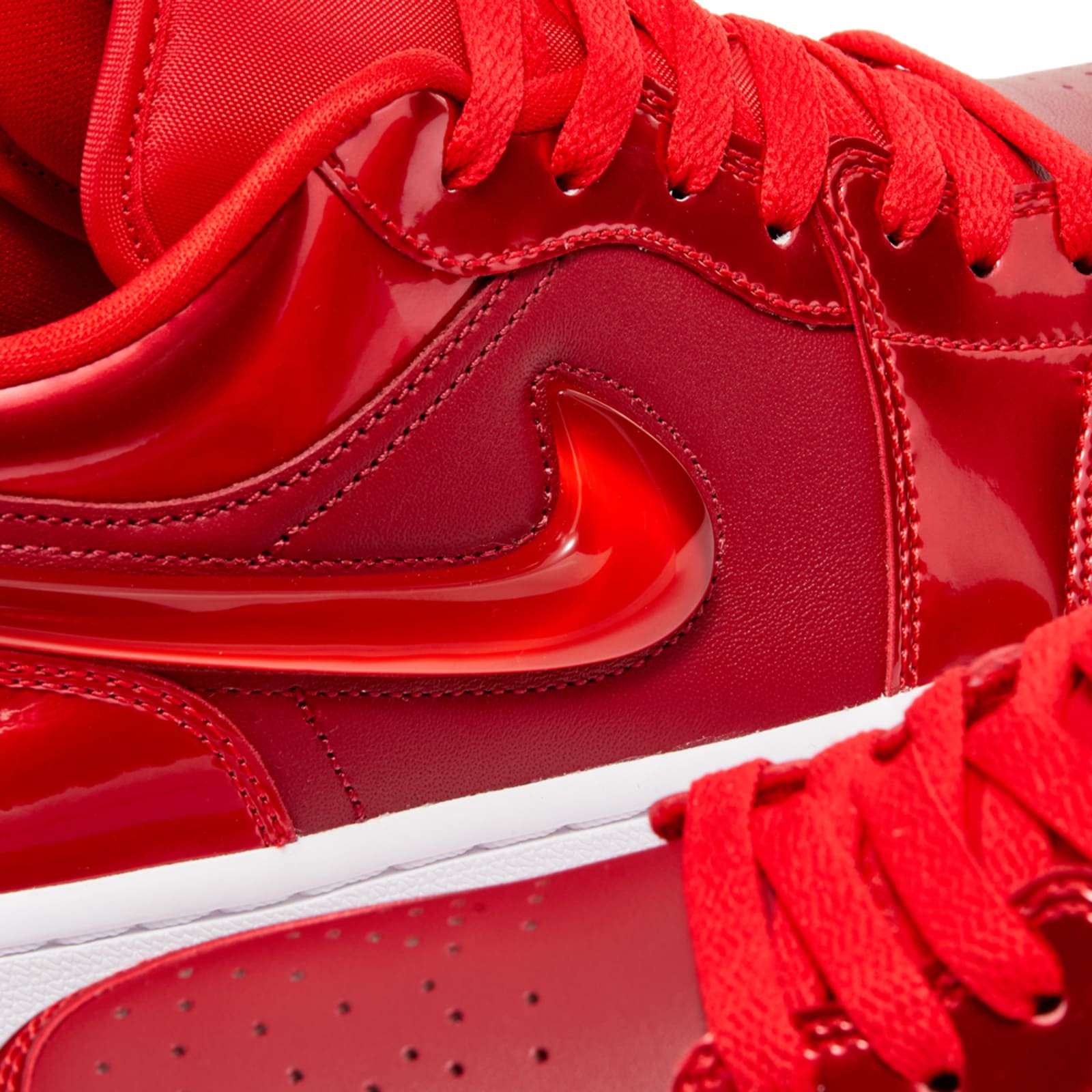 Air Jordan 1 Low SE W Pomegranate, Red & White END. (US)
