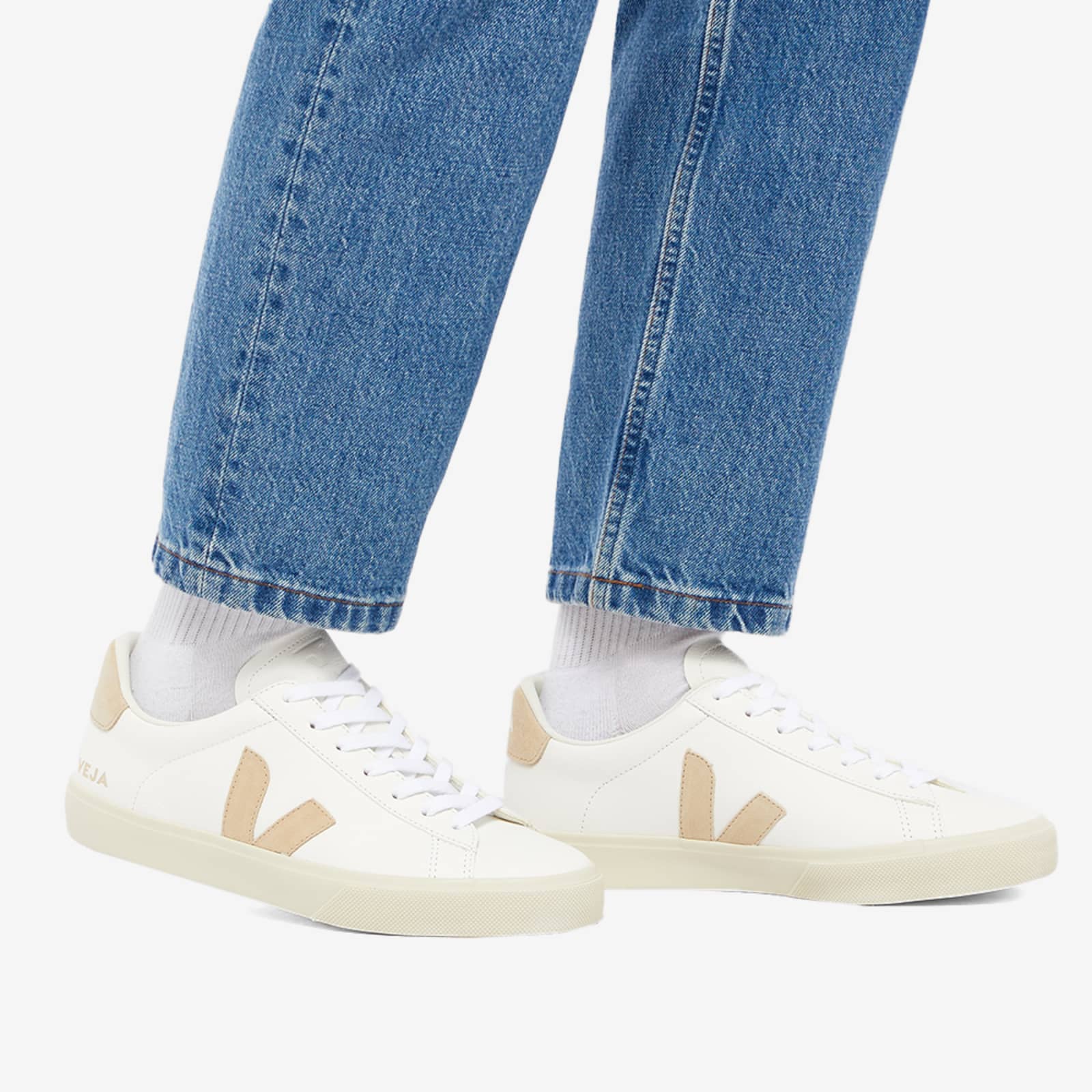 Veja Campo Sneaker - Extra White & Almond