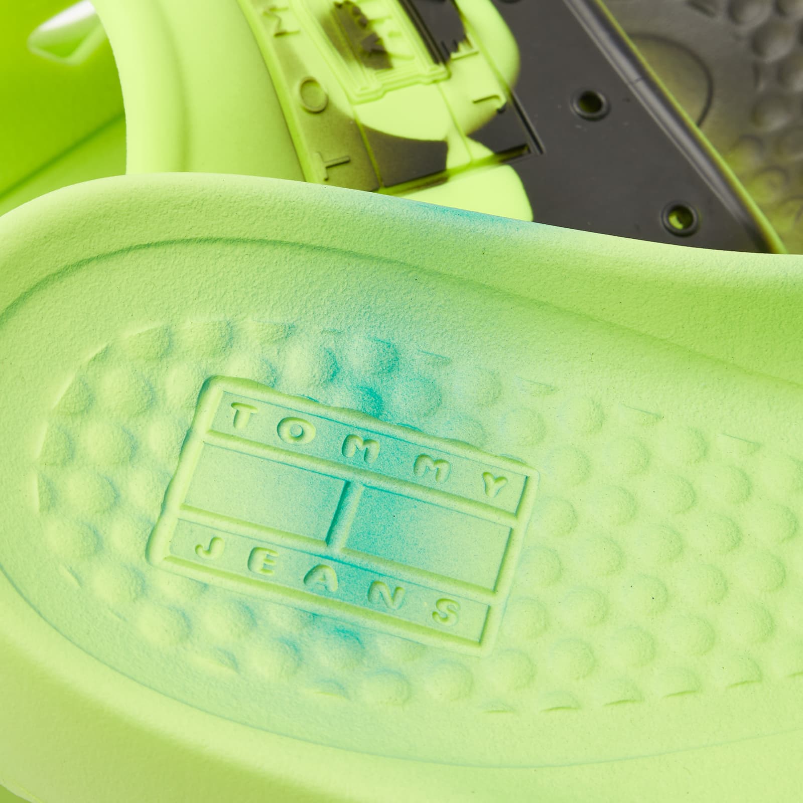 tommy-jeans-x-aries-heritage-pool-slide-safety-yellow-end