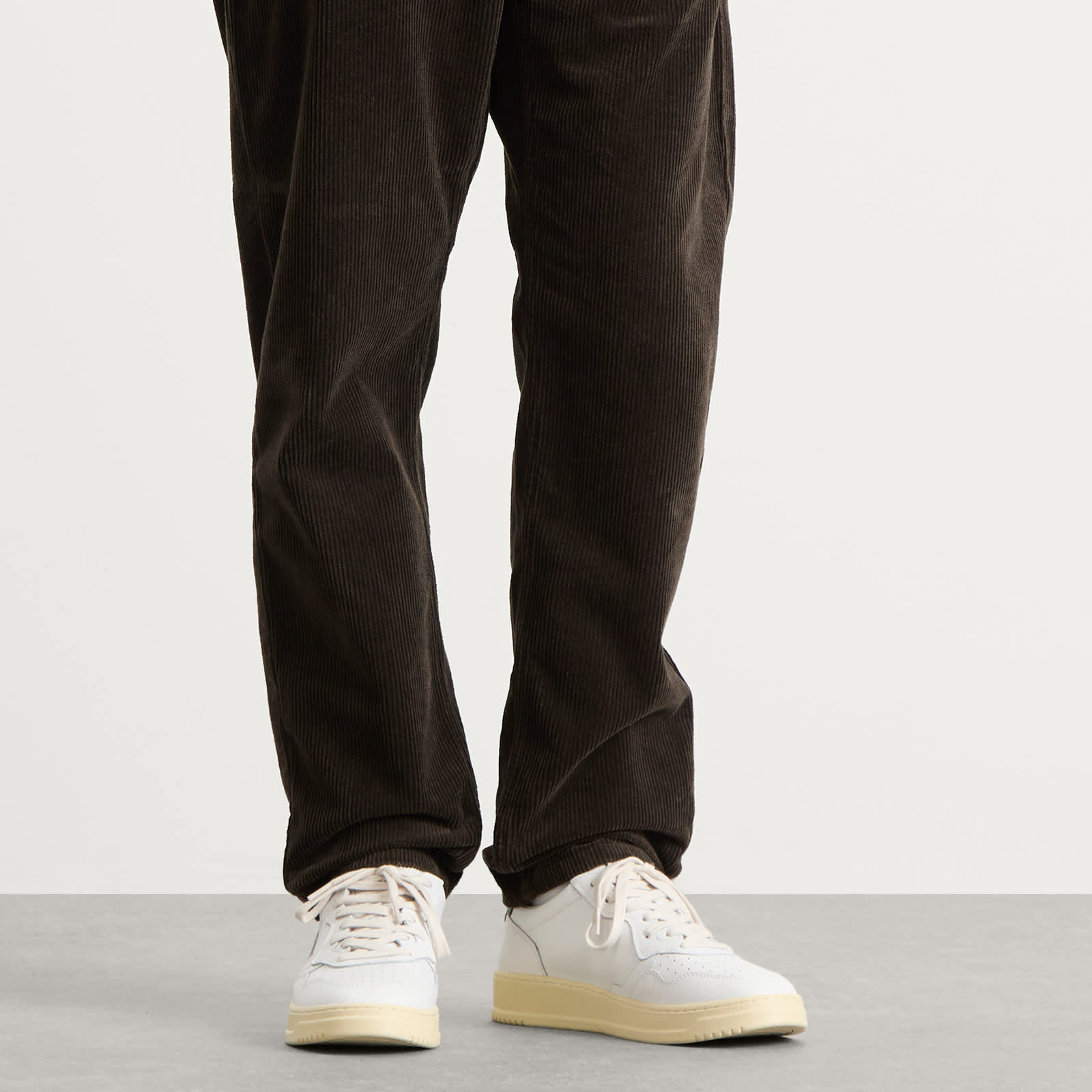 Autry 01 Low Leather Sneaker - White & Dark Green