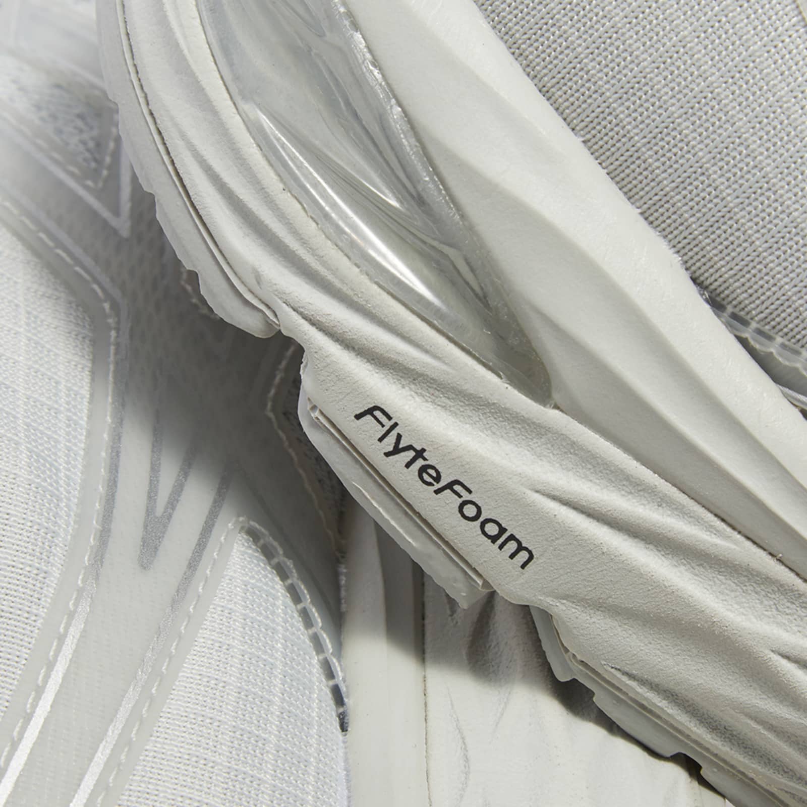 asics reigning champ gel cumulus