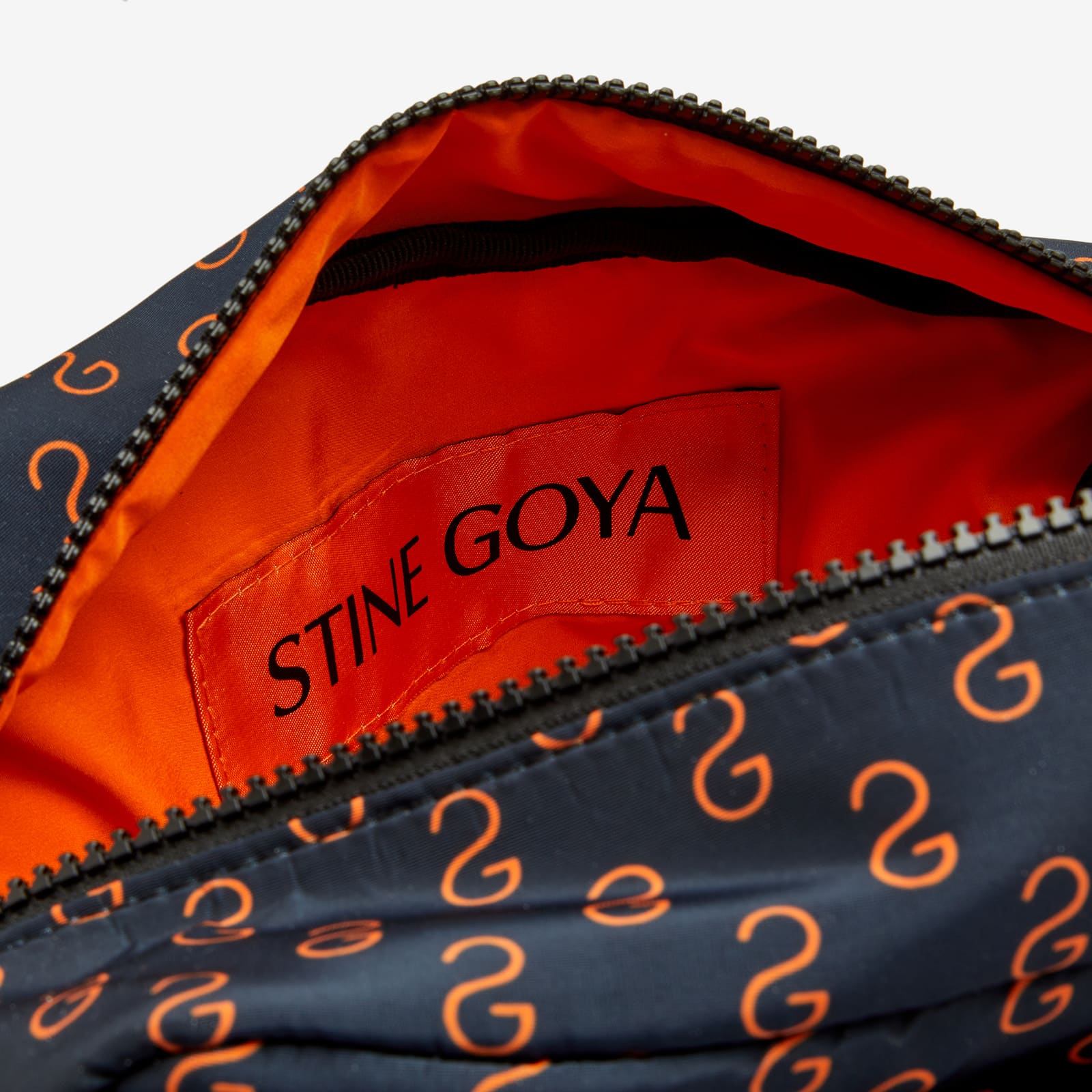 Stine Goya Lotta Nylon Crossbody Bag Sg Logo Navy END.