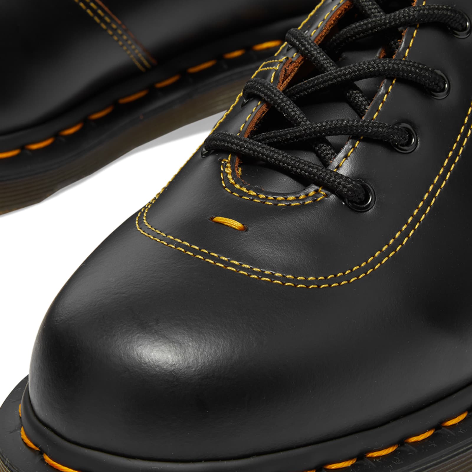 Dr. Martens Glyndon Shoe - Black Vintage Smooth