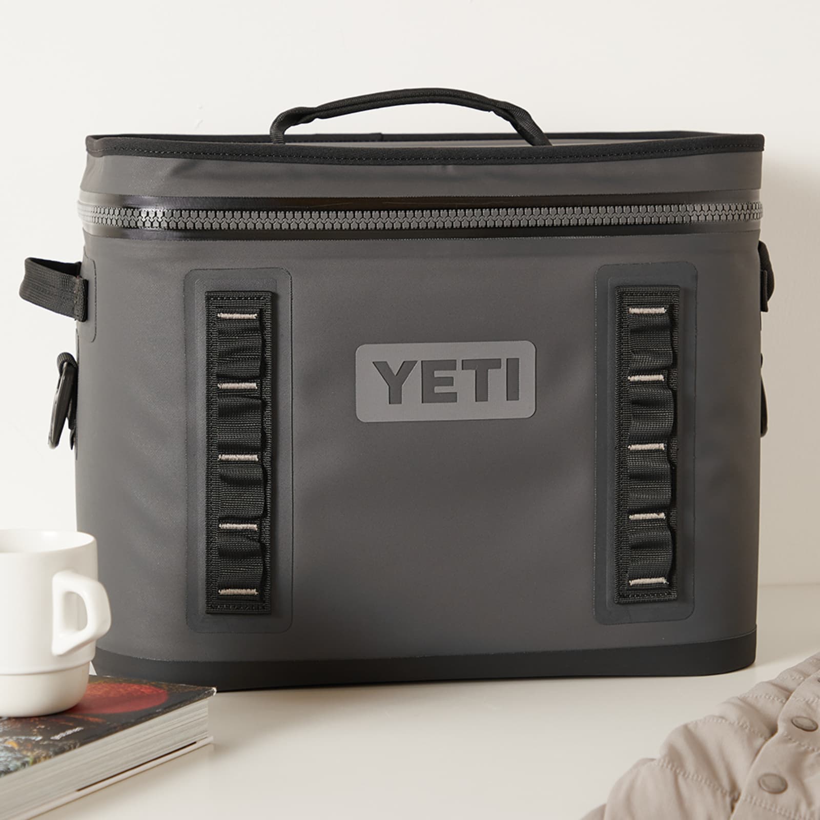 YETI Hopper Flip 18 Soft Cooler Charcoal END.
