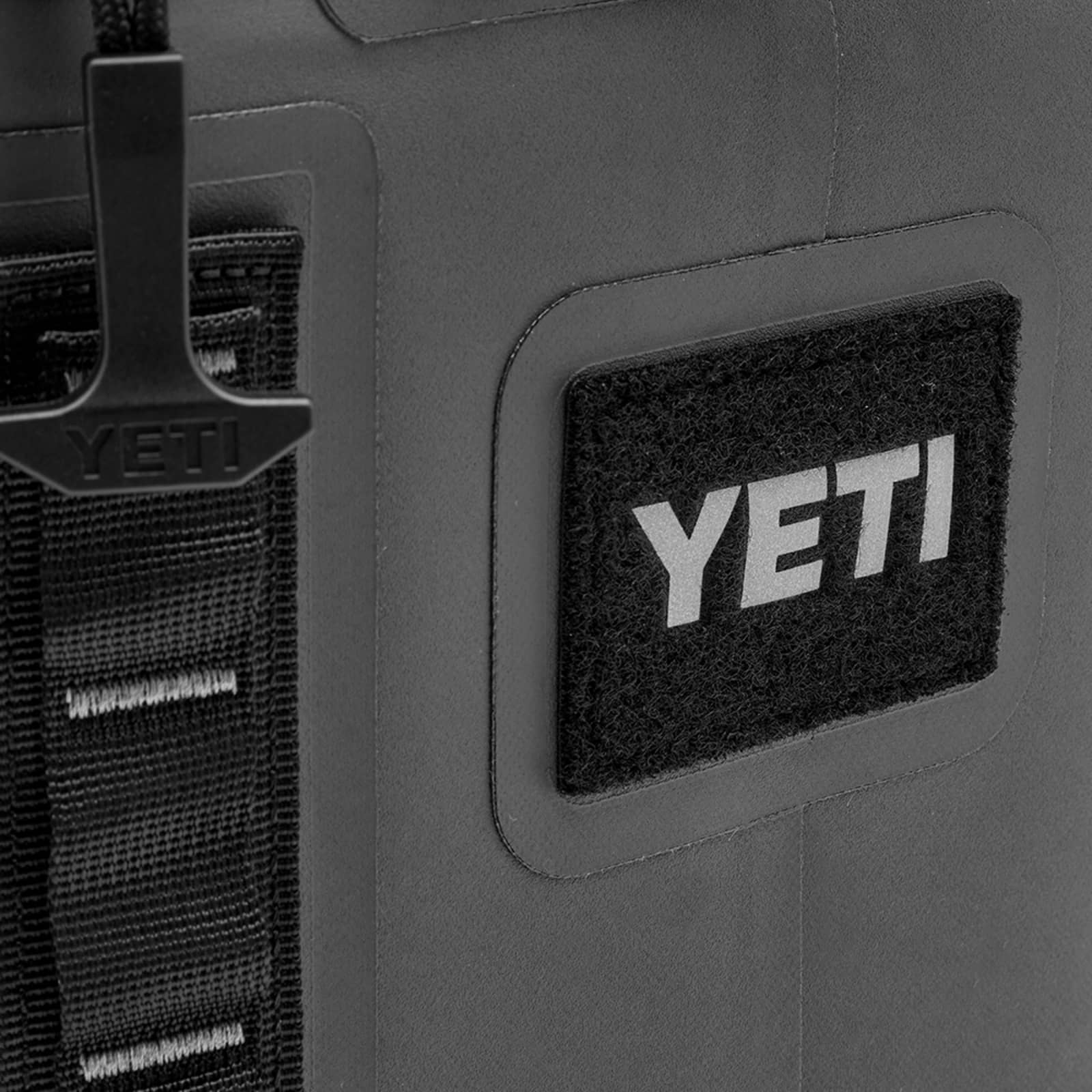 YETI Hopper Flip 8 Soft Cooler Charcoal END. (GB)