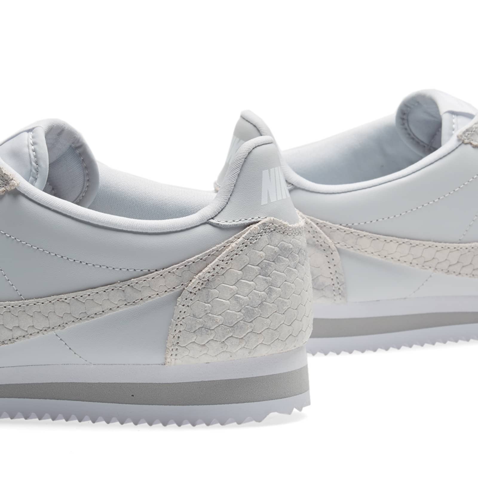 nike cortez platinum