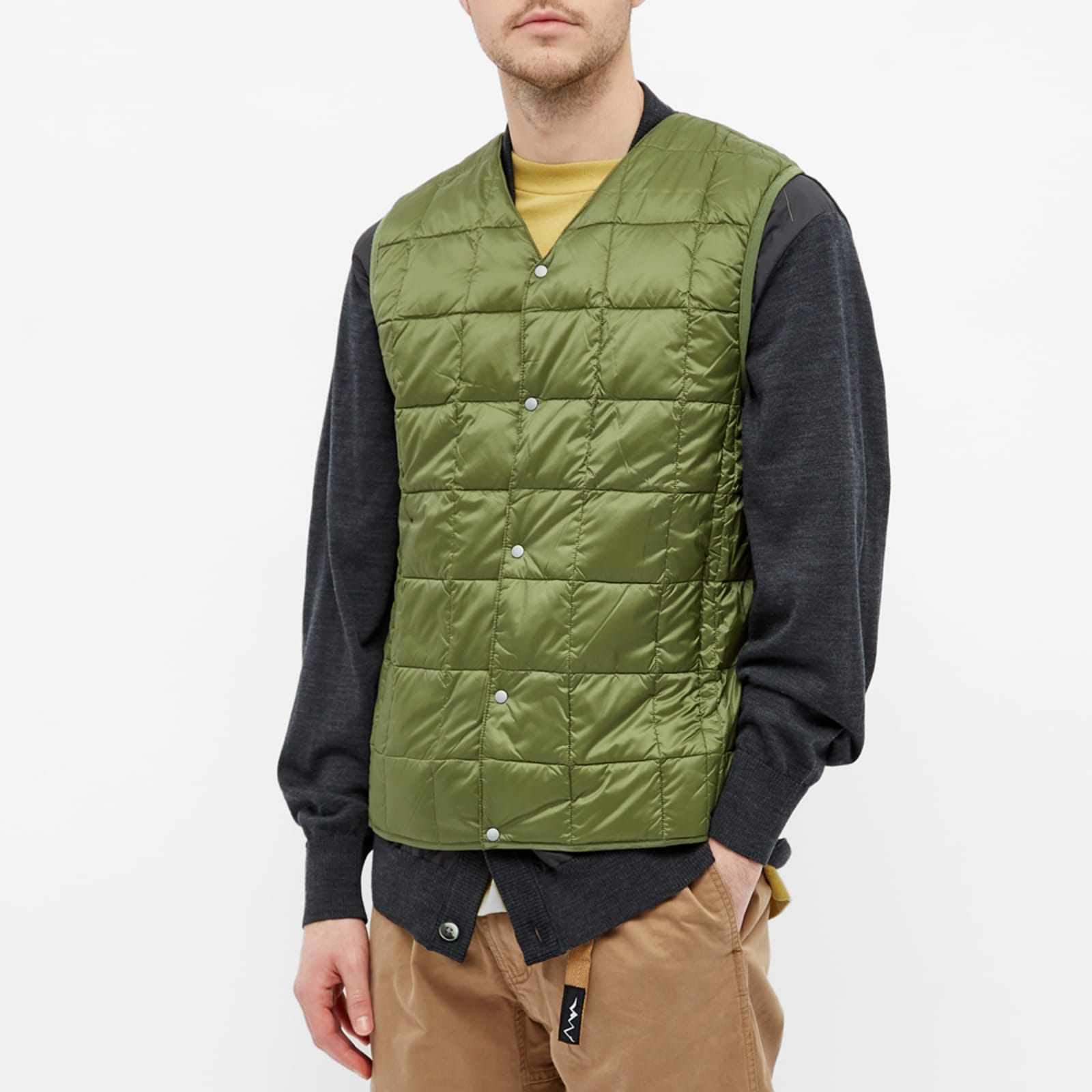 Taion VNeck Down Vest Olive END. (US)