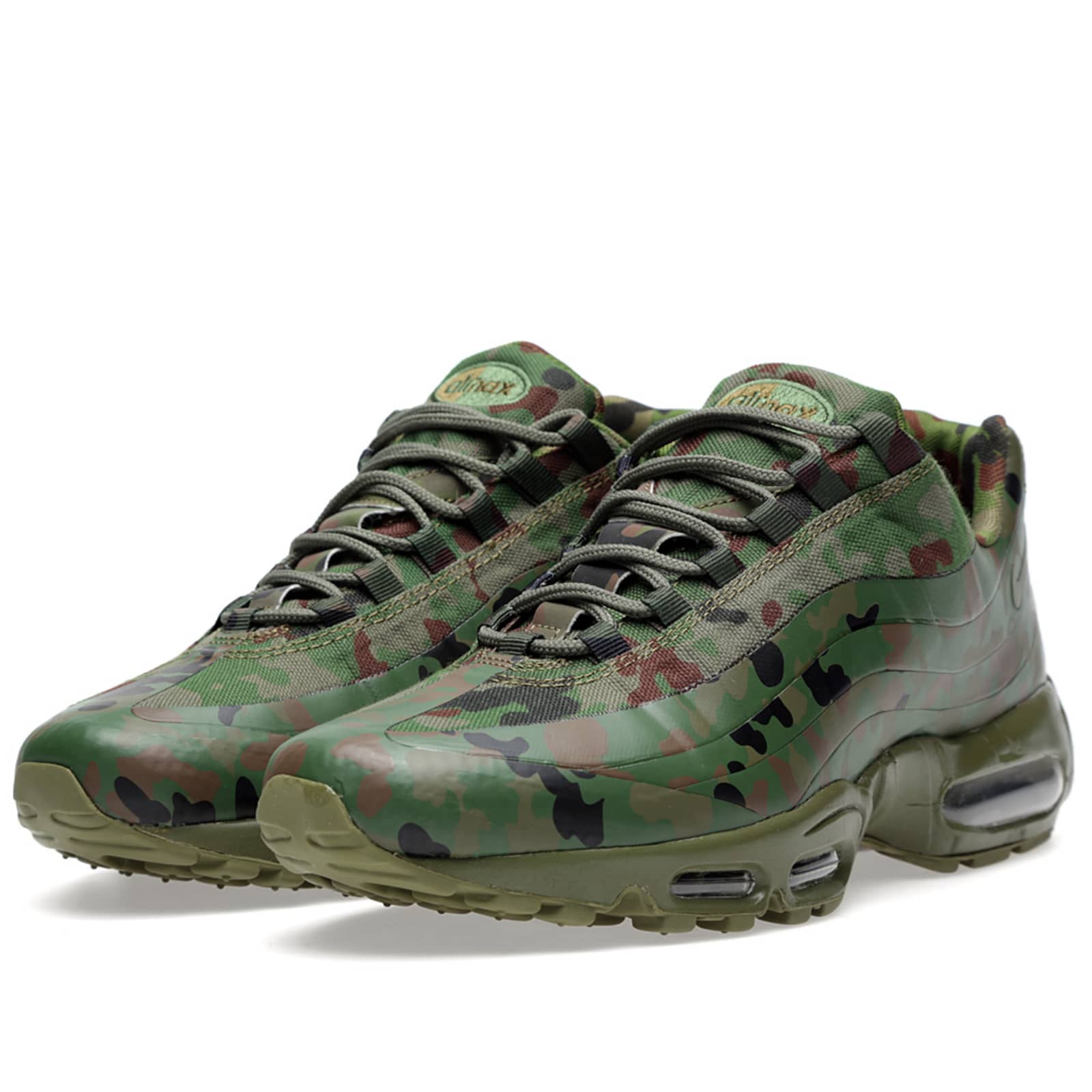 nike vapormax plus white on feet