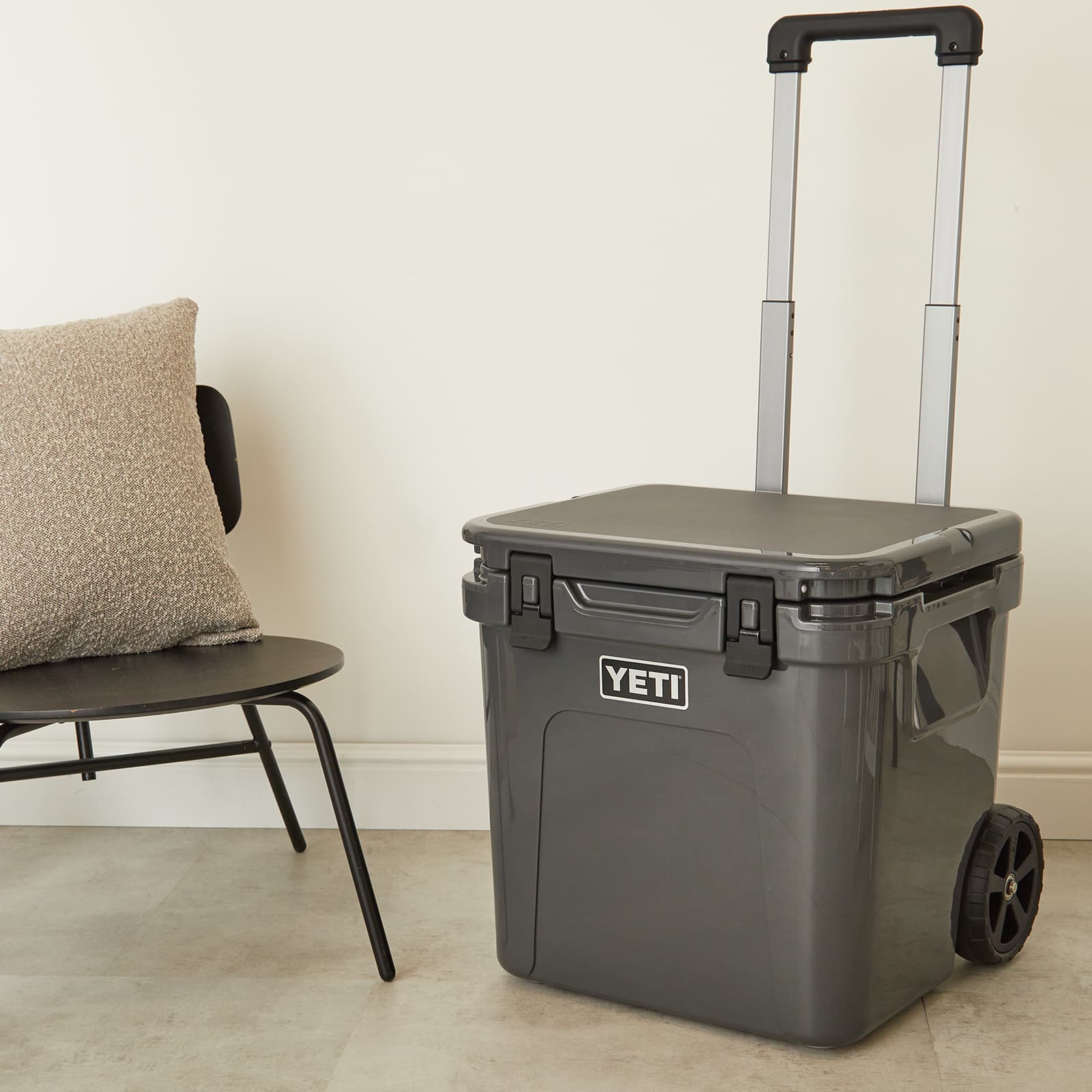YETI Roadie 48 Wheeled Hard Cooler Charcoal END. (BE)