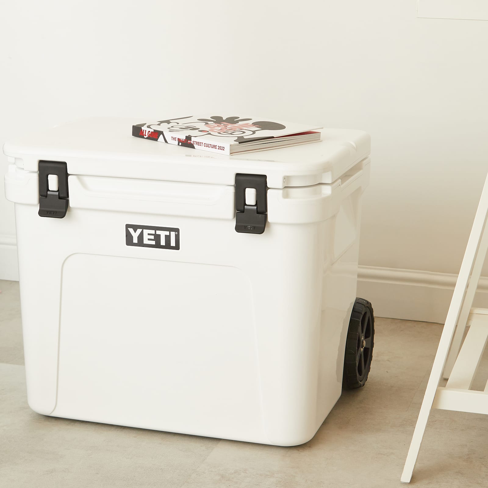 YETI Roadie 60 Wheeled Hard Cooler White END.
