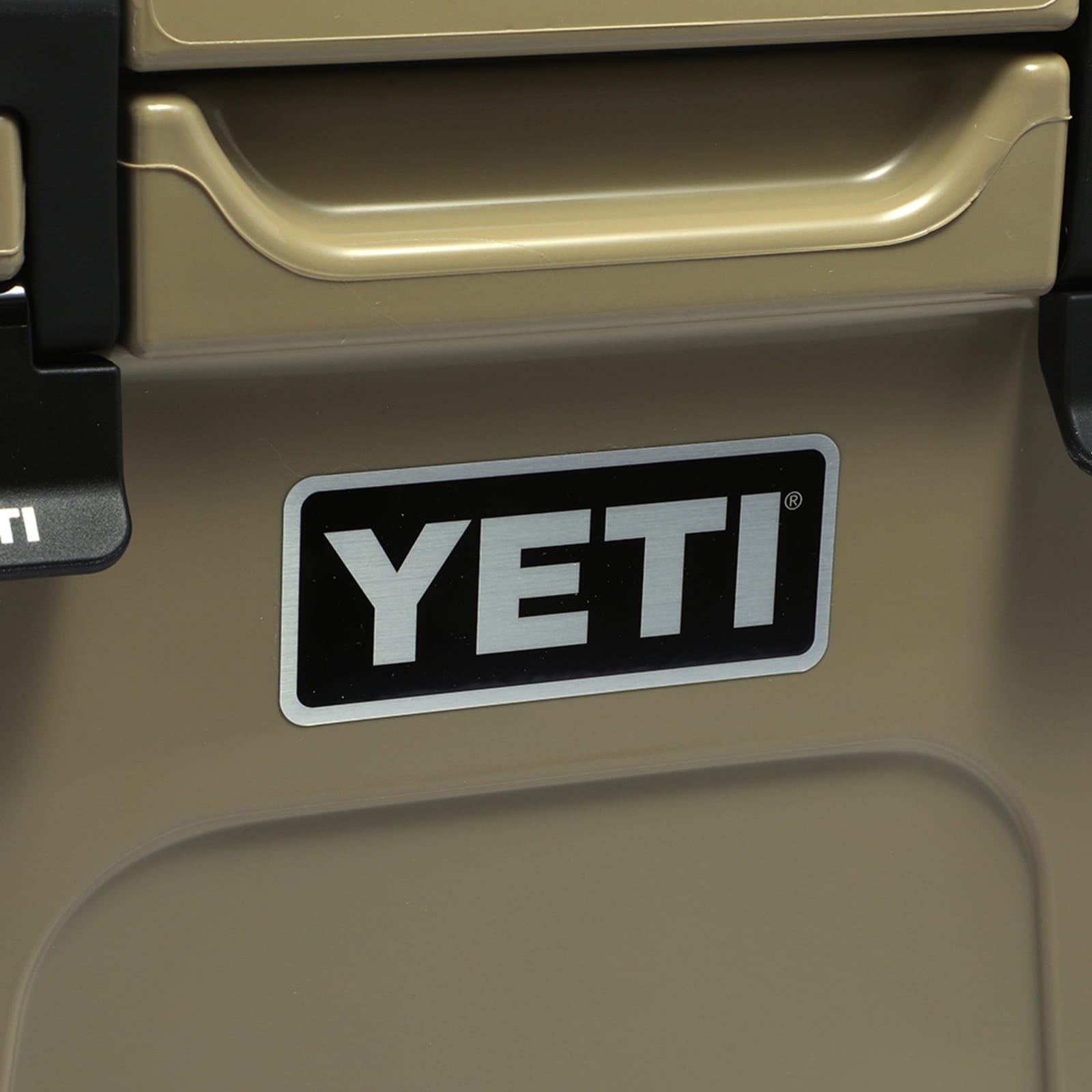 YETI Roadie 24 Cooler With Soft Strap Tan END. (GB)