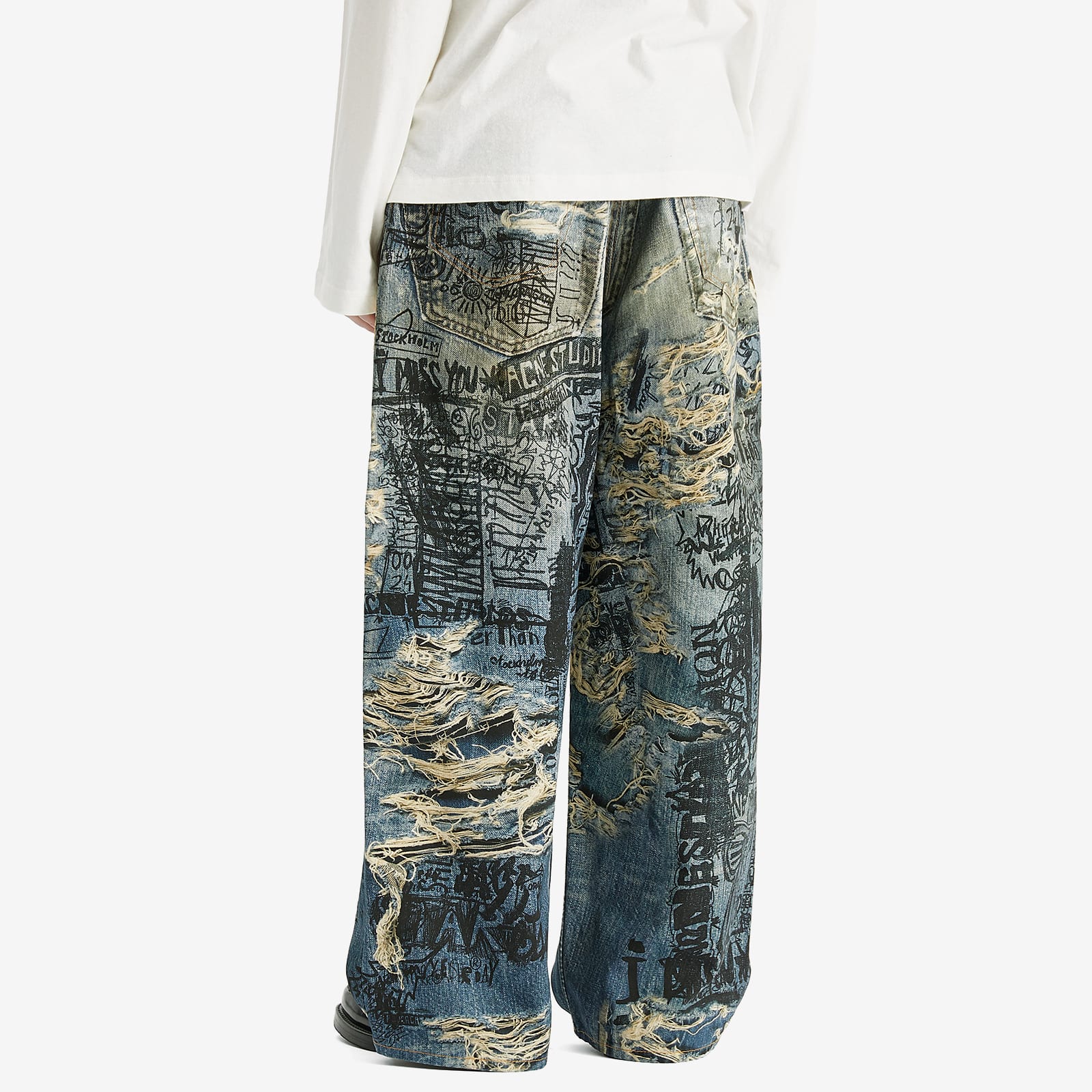 Acne Studios rompe L'Oeil "Torn Scribble" Print Baggy Jeans