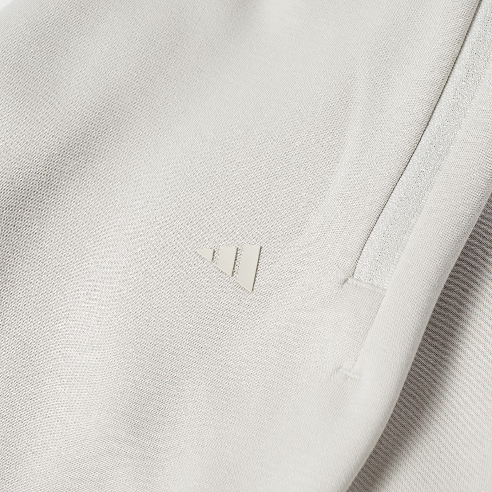 Adidas Basketball Sweat Short Talc END.