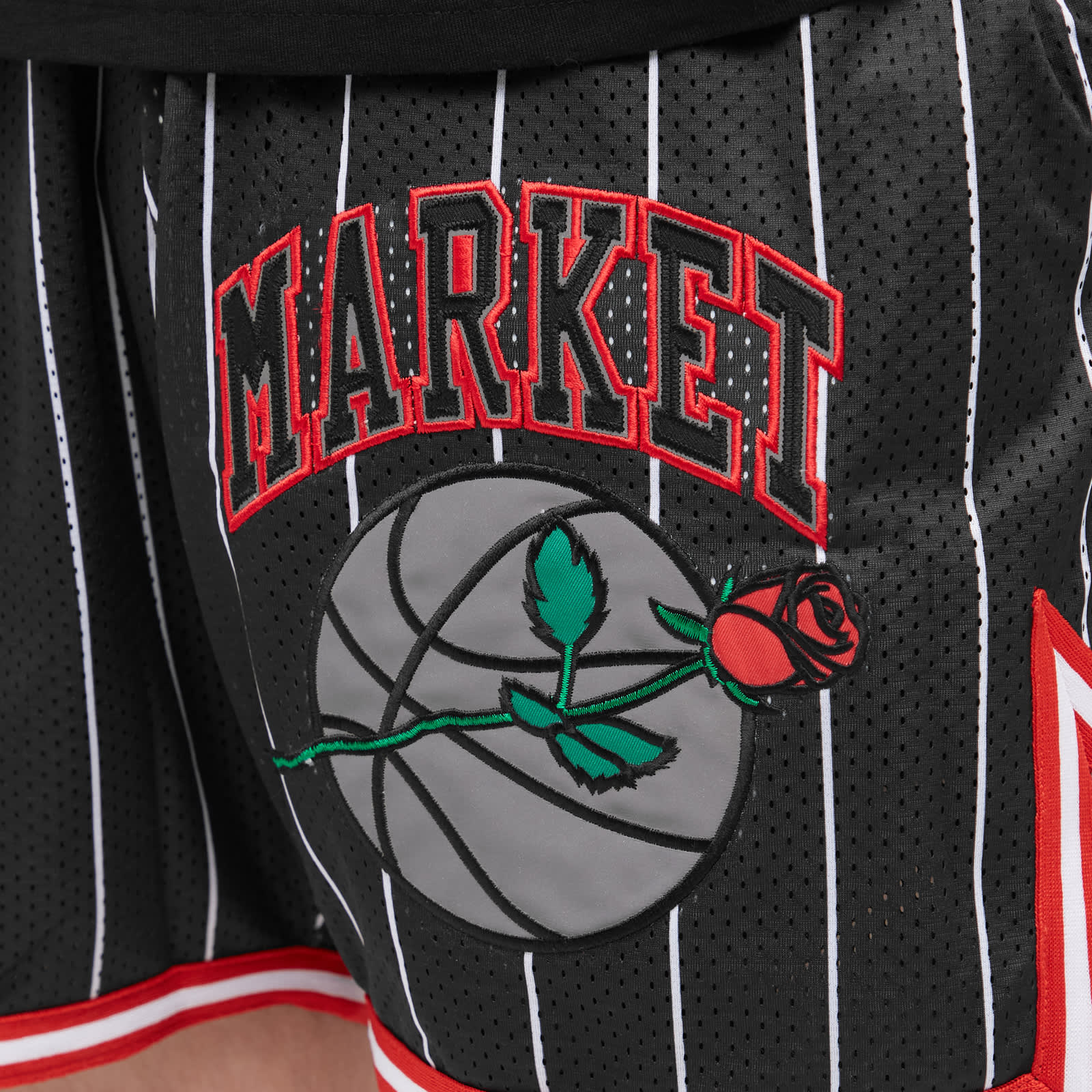 MARKET Rose Bowl Basketball Shorts Multi END. (US)