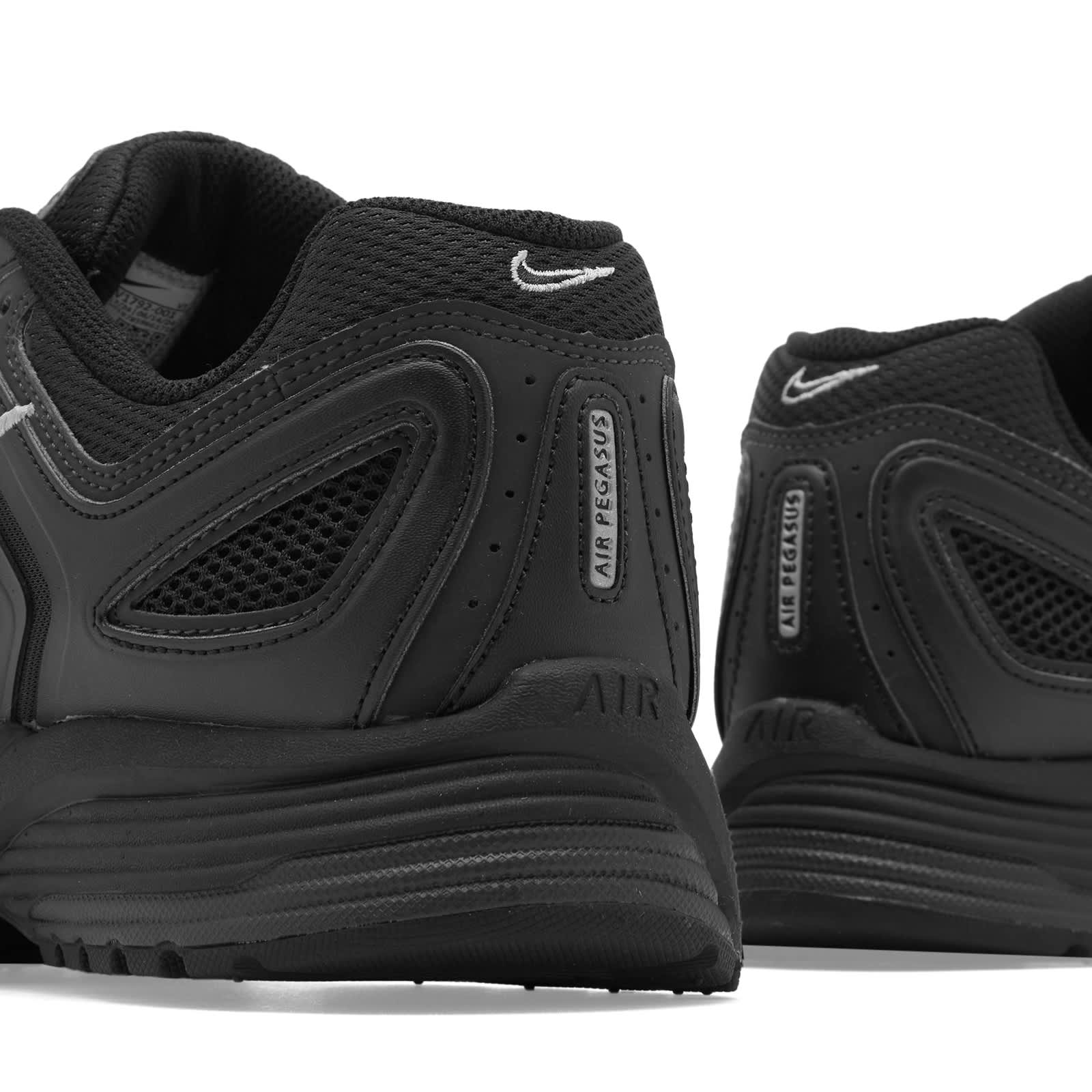 Nike Air Pegasus 2005 Sneaker