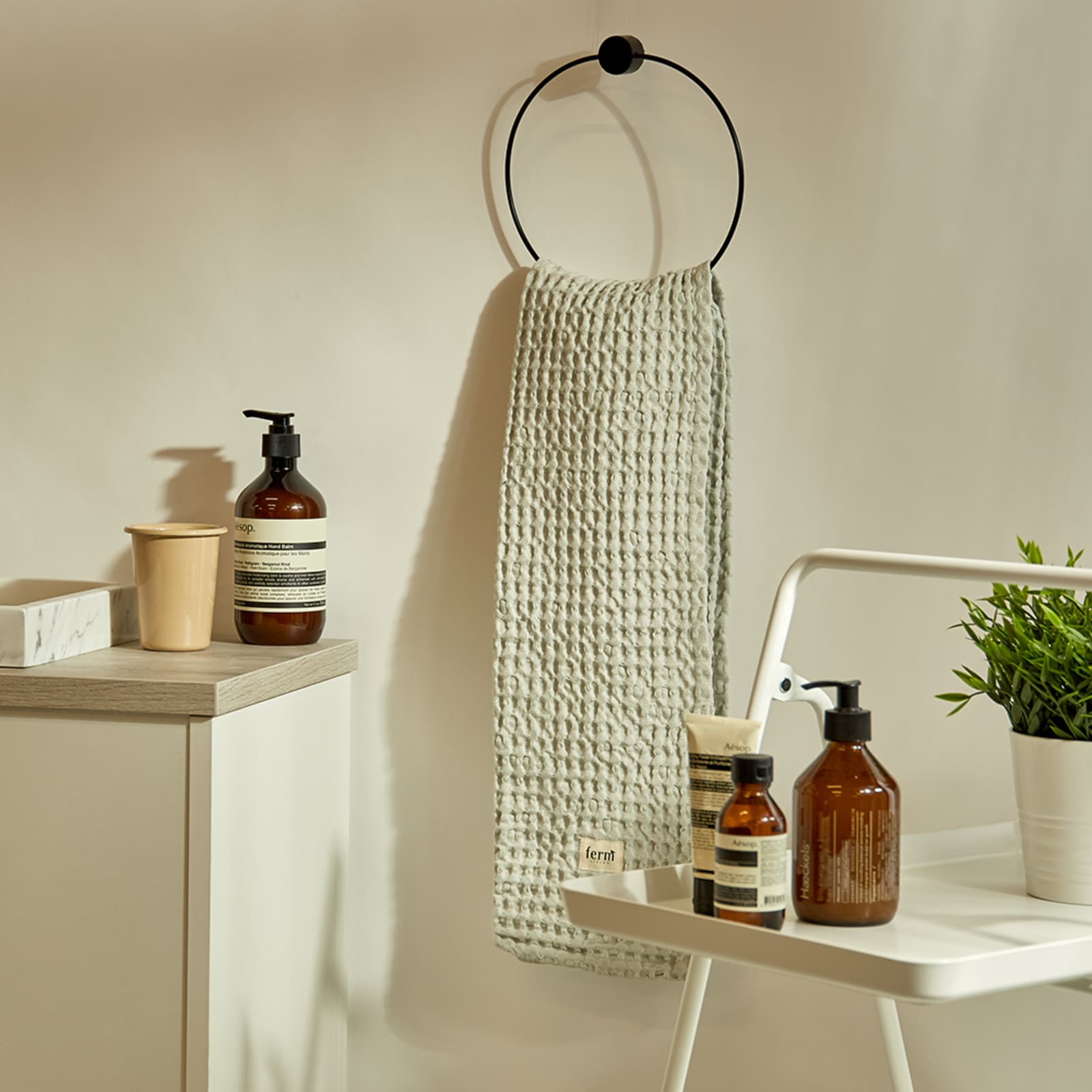 ferm LIVING Towel Hanger Black END.