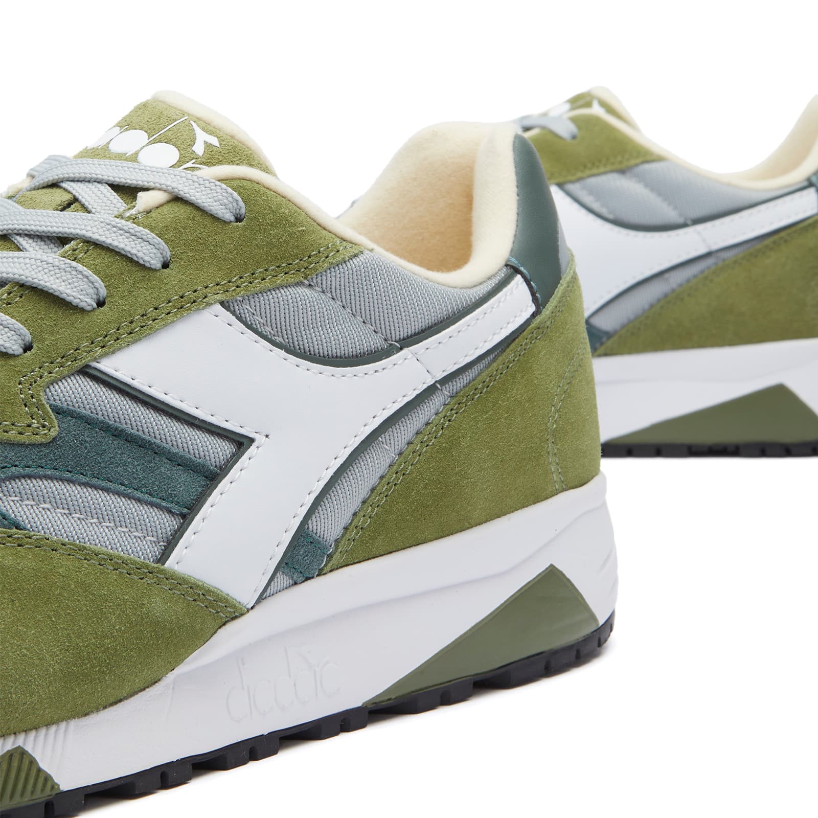 Diadora N902 White & Sphagnum | END.