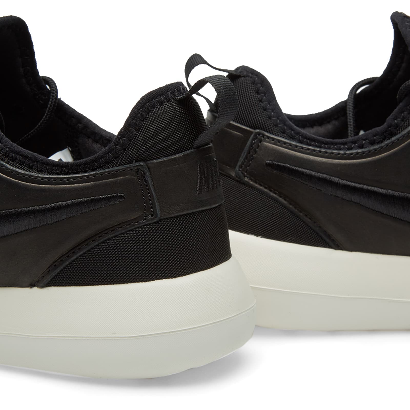 nike air max roshe two leather premium oreo